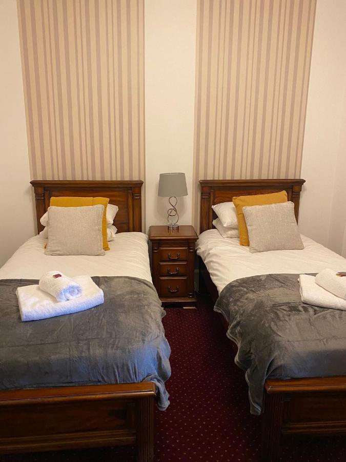 Small Twin Room,1589170738:JPEG