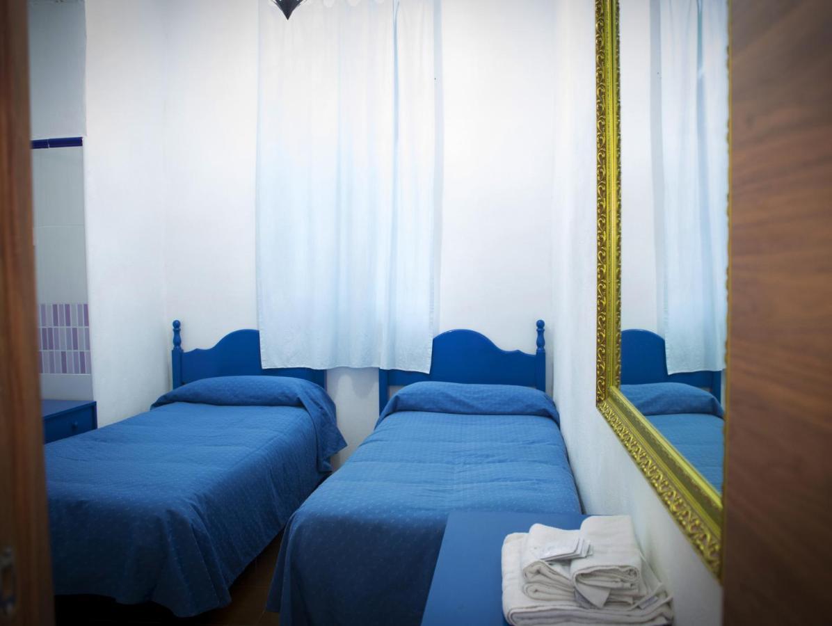 Chambre Lits Jumeaux avec Salle de Bains Commune