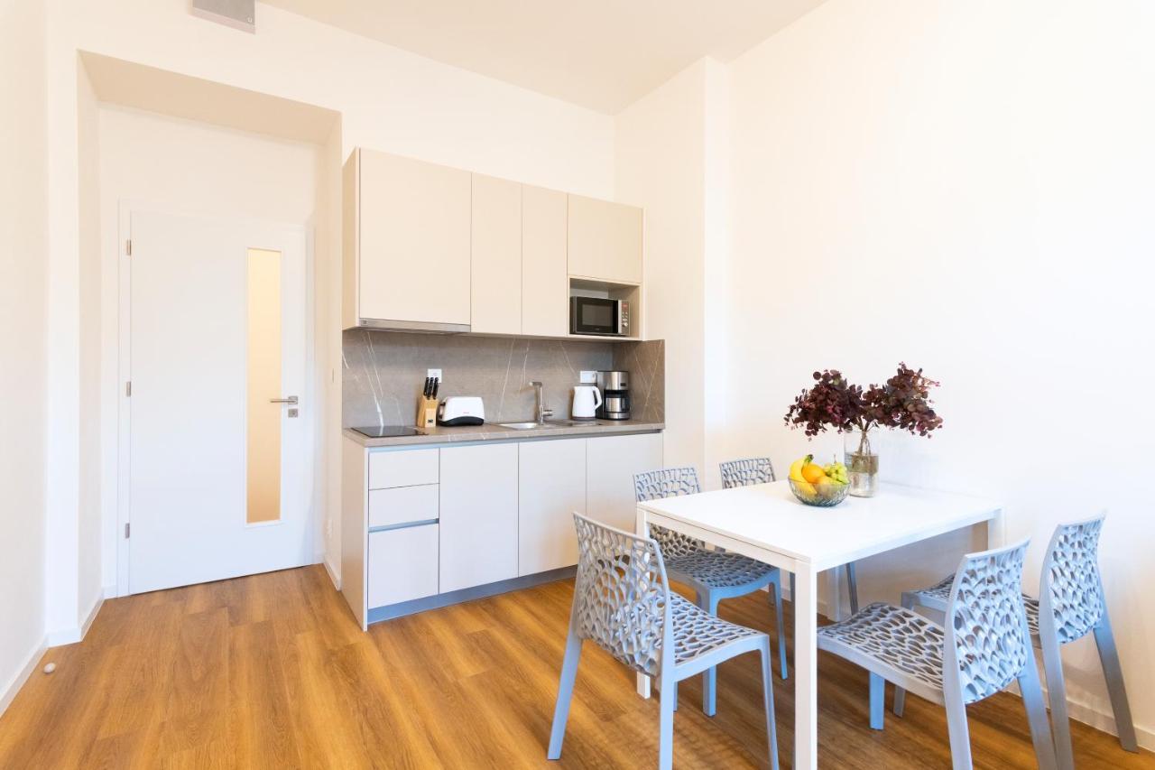 Deluxe One Bedroom Apartment