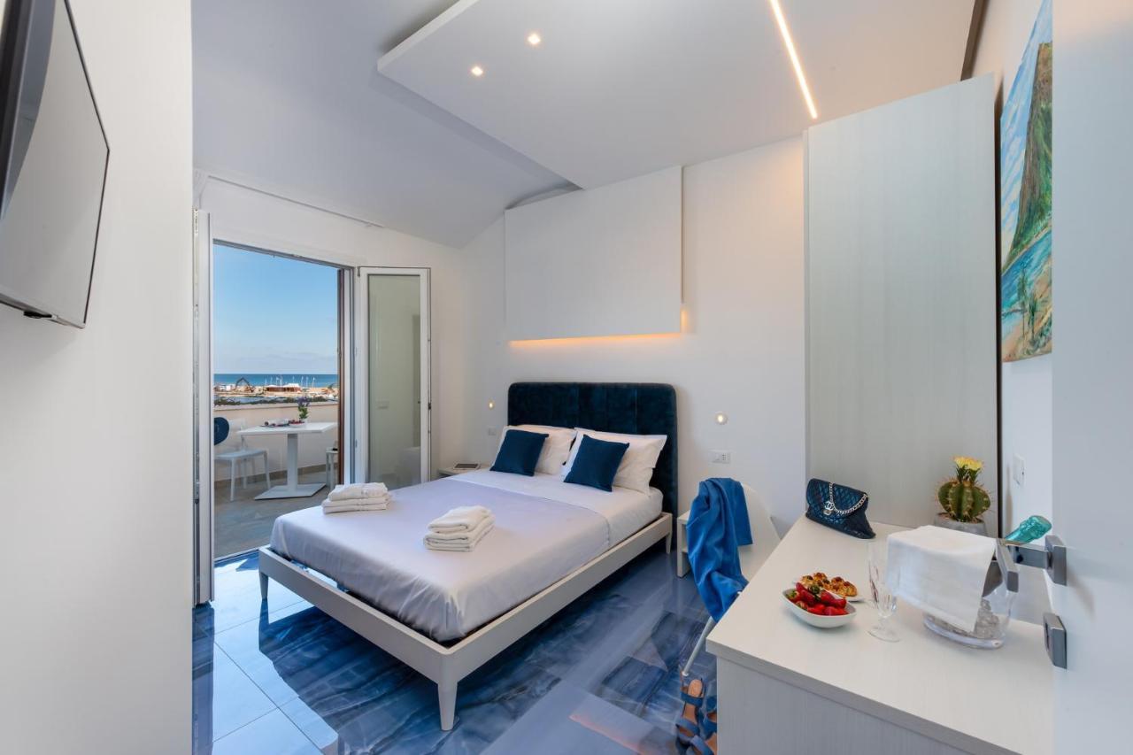 Quarto Duplo Deluxe com Varanda e Vista Mar