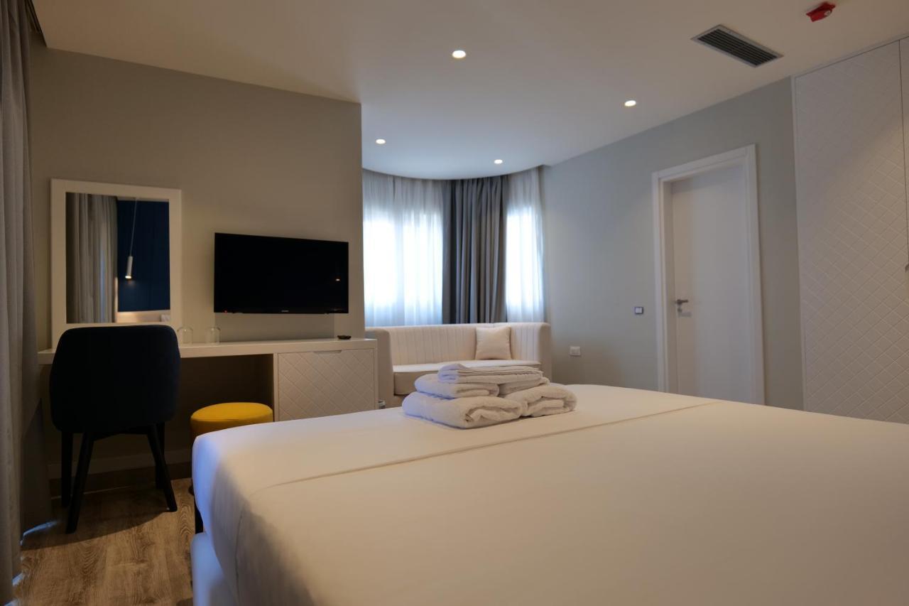 Suite with Balcony,1205990560:JPEG