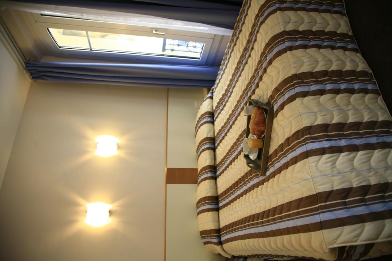 Dos habitaciones dobles adyacentes