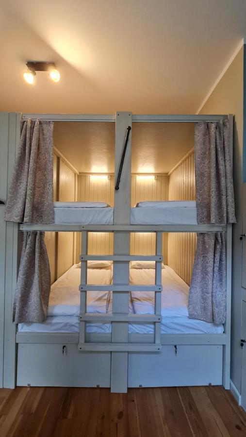 Letto a Castello in Dormitorio Misto per 10 Persone