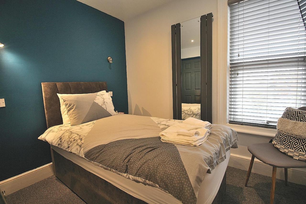 Single Room Private Bathroom