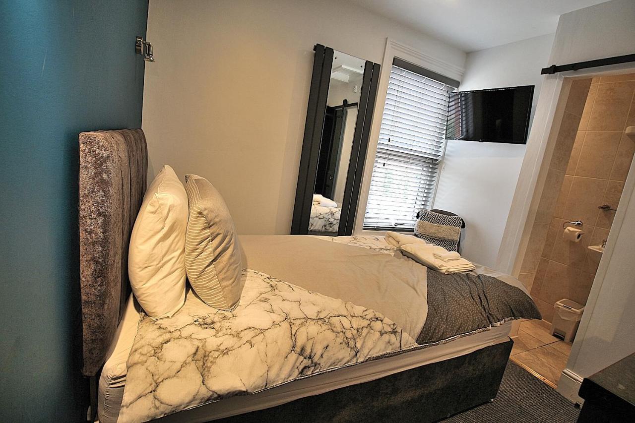 Single Room Private Bathroom