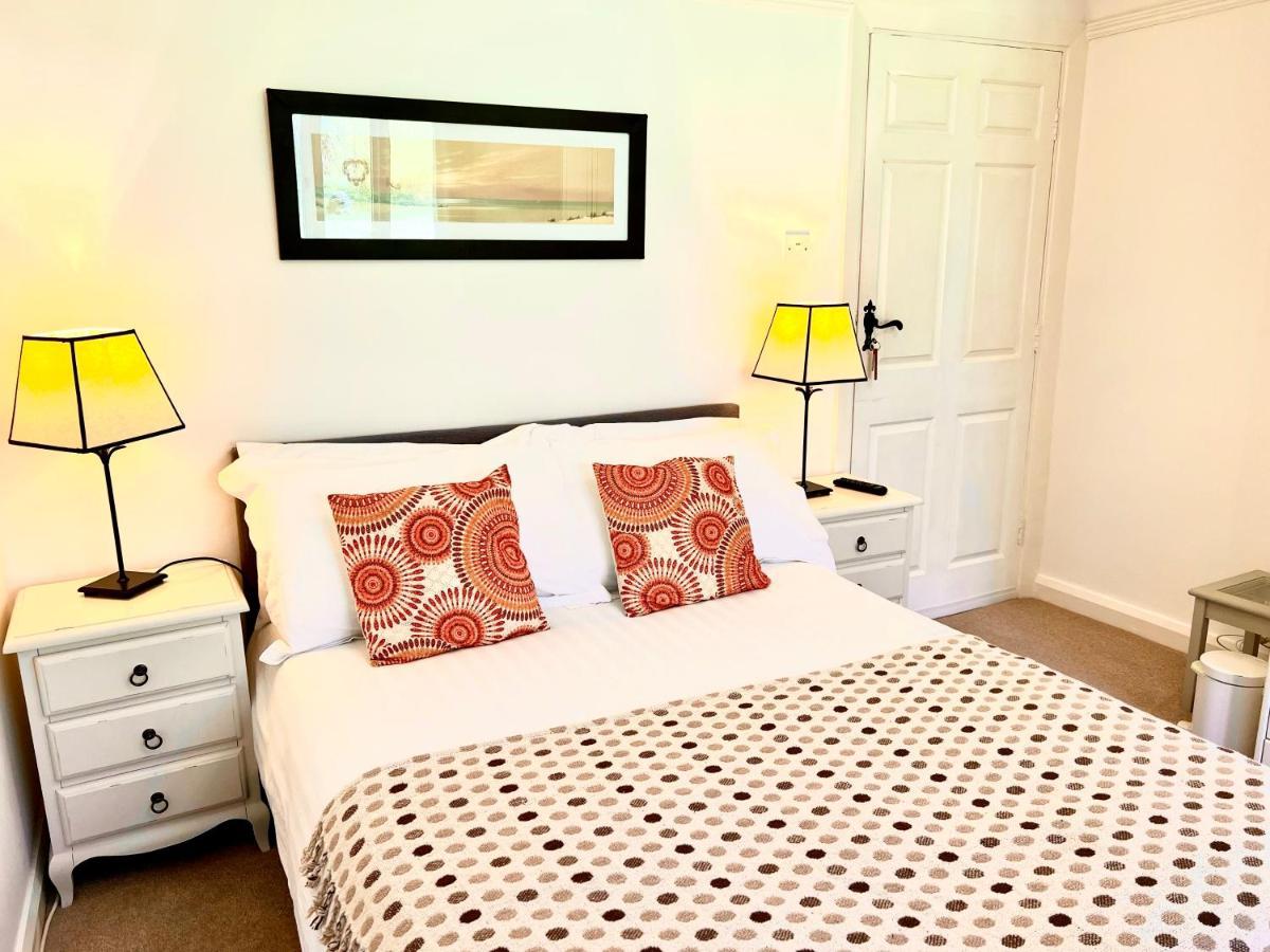 Deluxe Double Room Shower