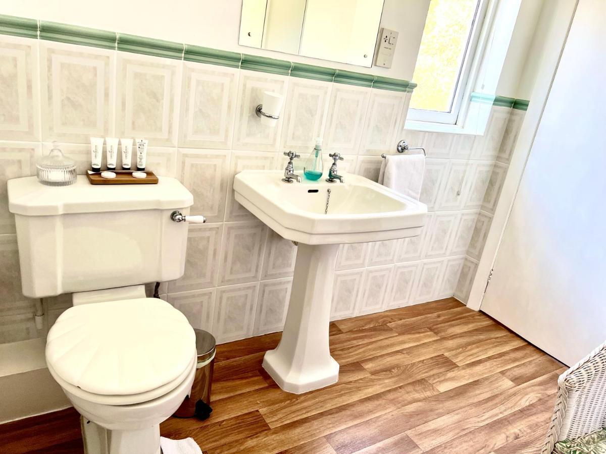 Deluxe Double Room Shower