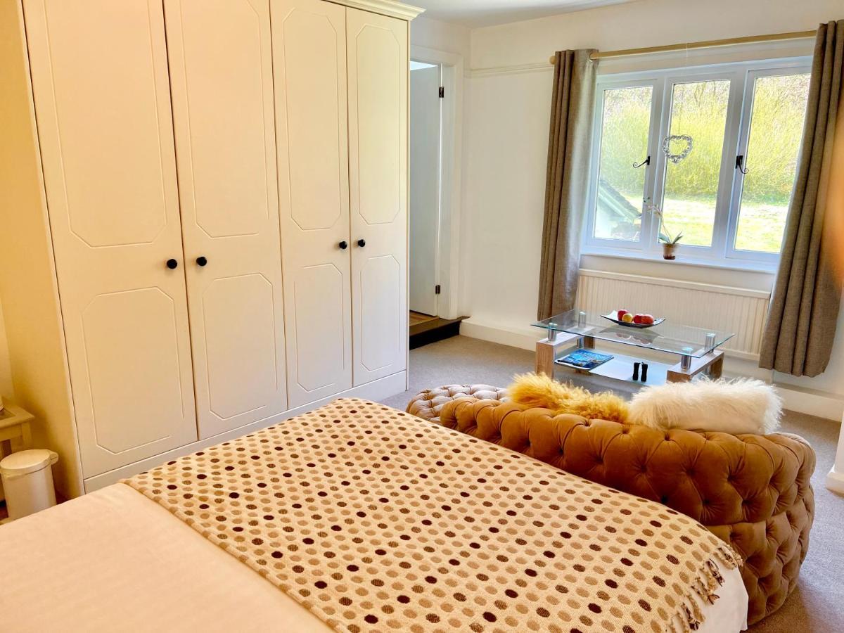 Deluxe Double Room Shower