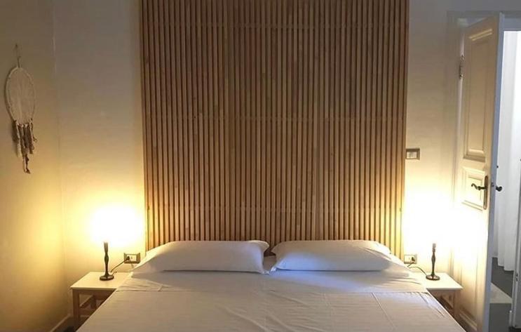 Quarto com Cama de Casal ou 2 de Solteiro com Banheiro Externo Privativo e Vista do Mar