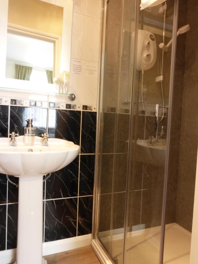 Small Double Room Shower