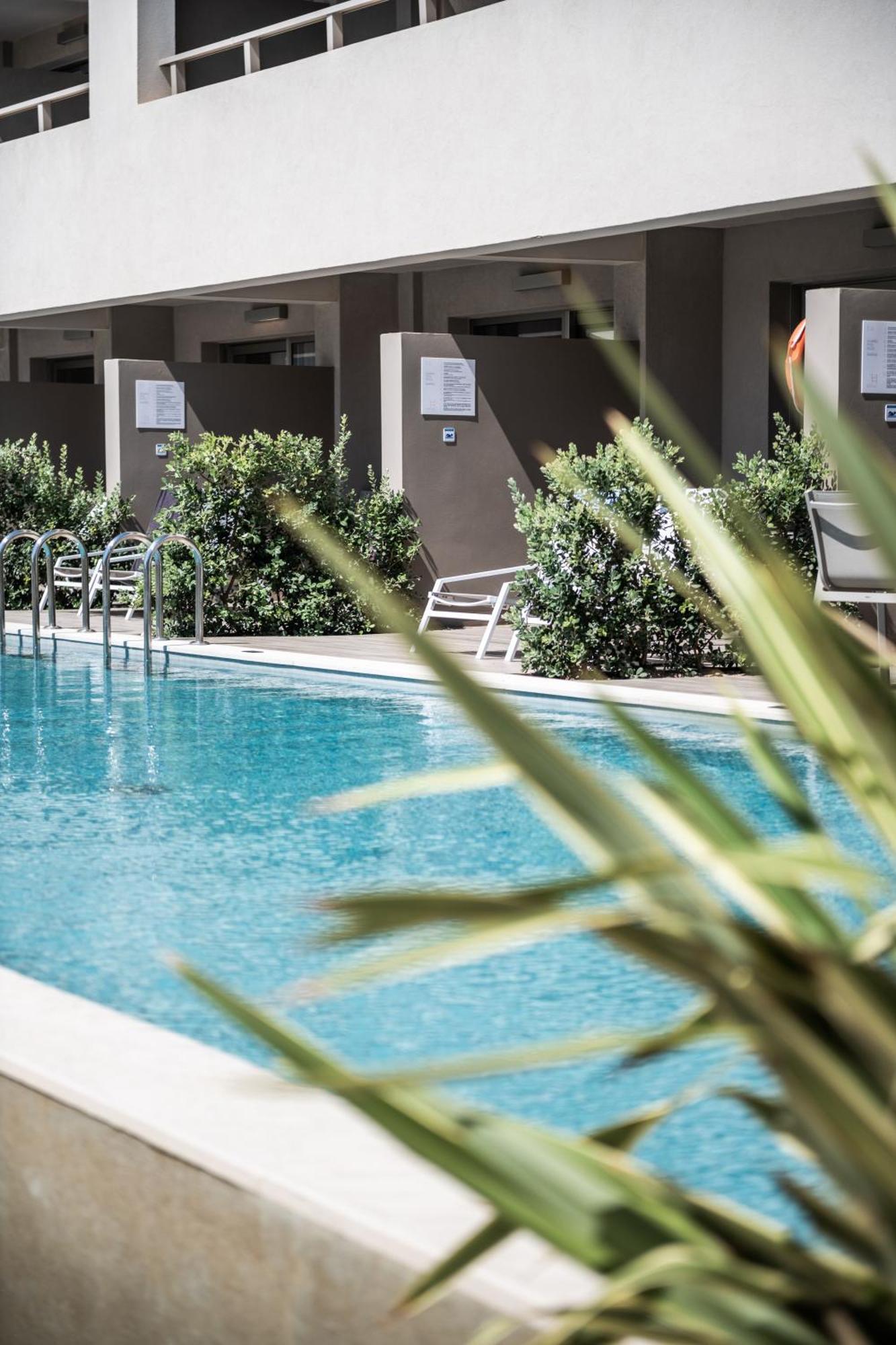 Classic Room Sharing Pool