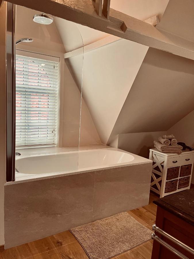 Deluxe Double Room Bath