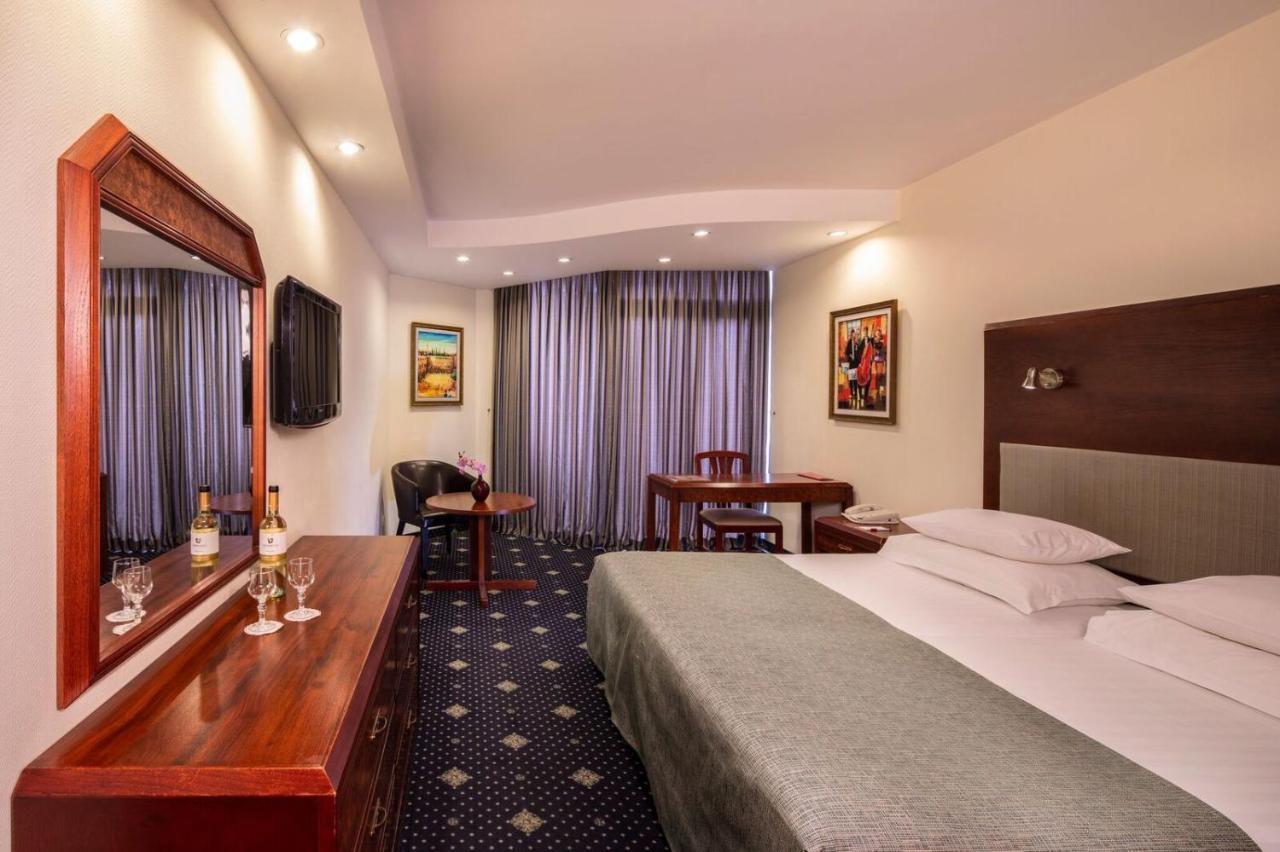 Twin Beds Deluxe Room Non-Smoking