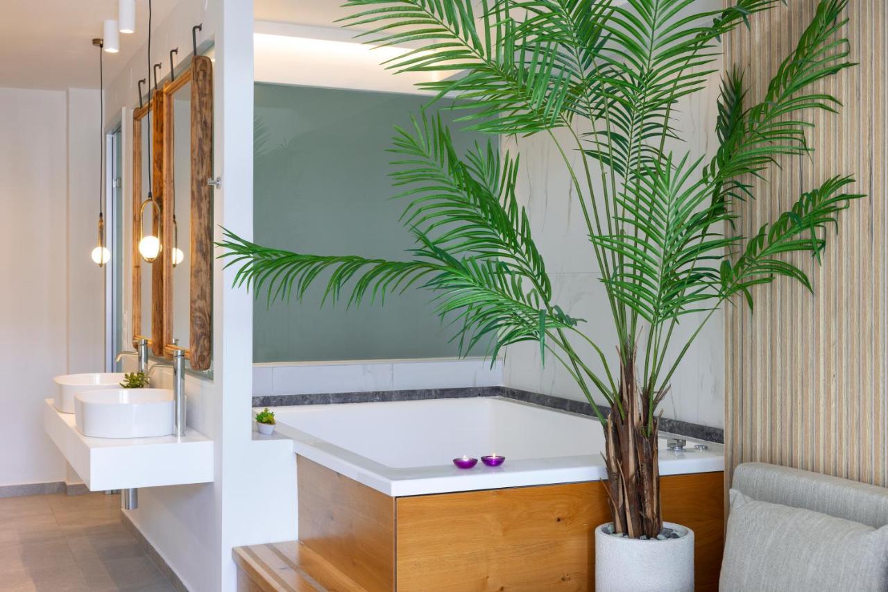 Executive Suite Hot Tub