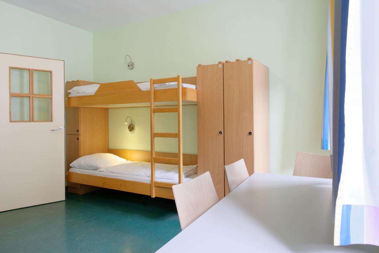 Bunk Bed 4-6 Bed Female Dormitory Room