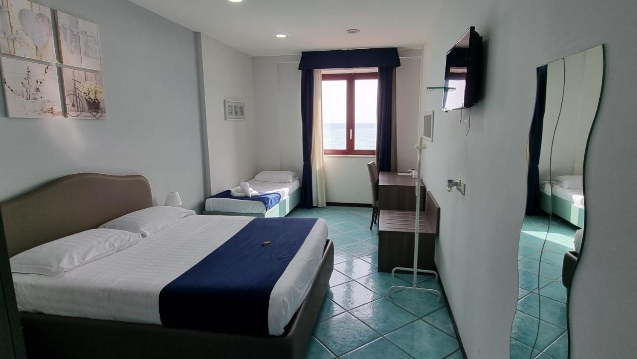 Double or Twin Room Sea View