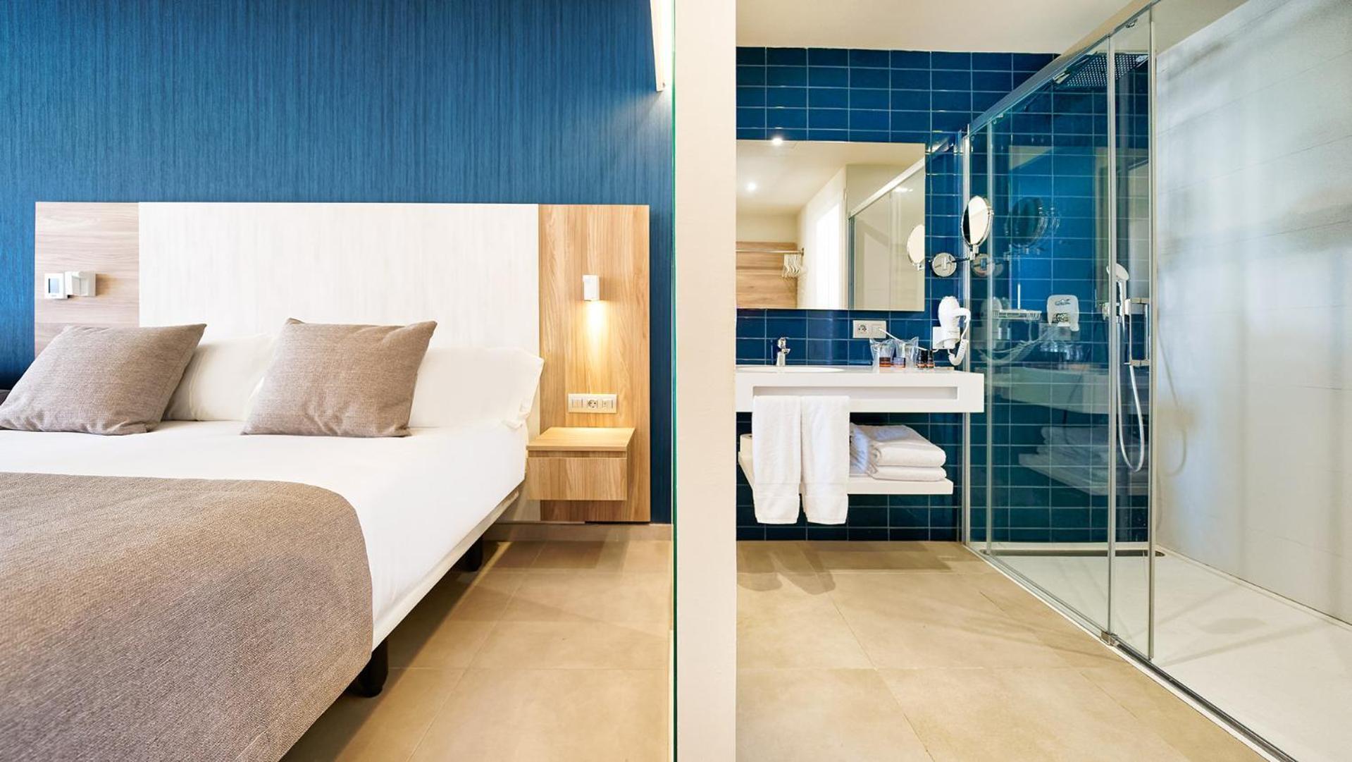 Deluxe Double Room Balinese Bed