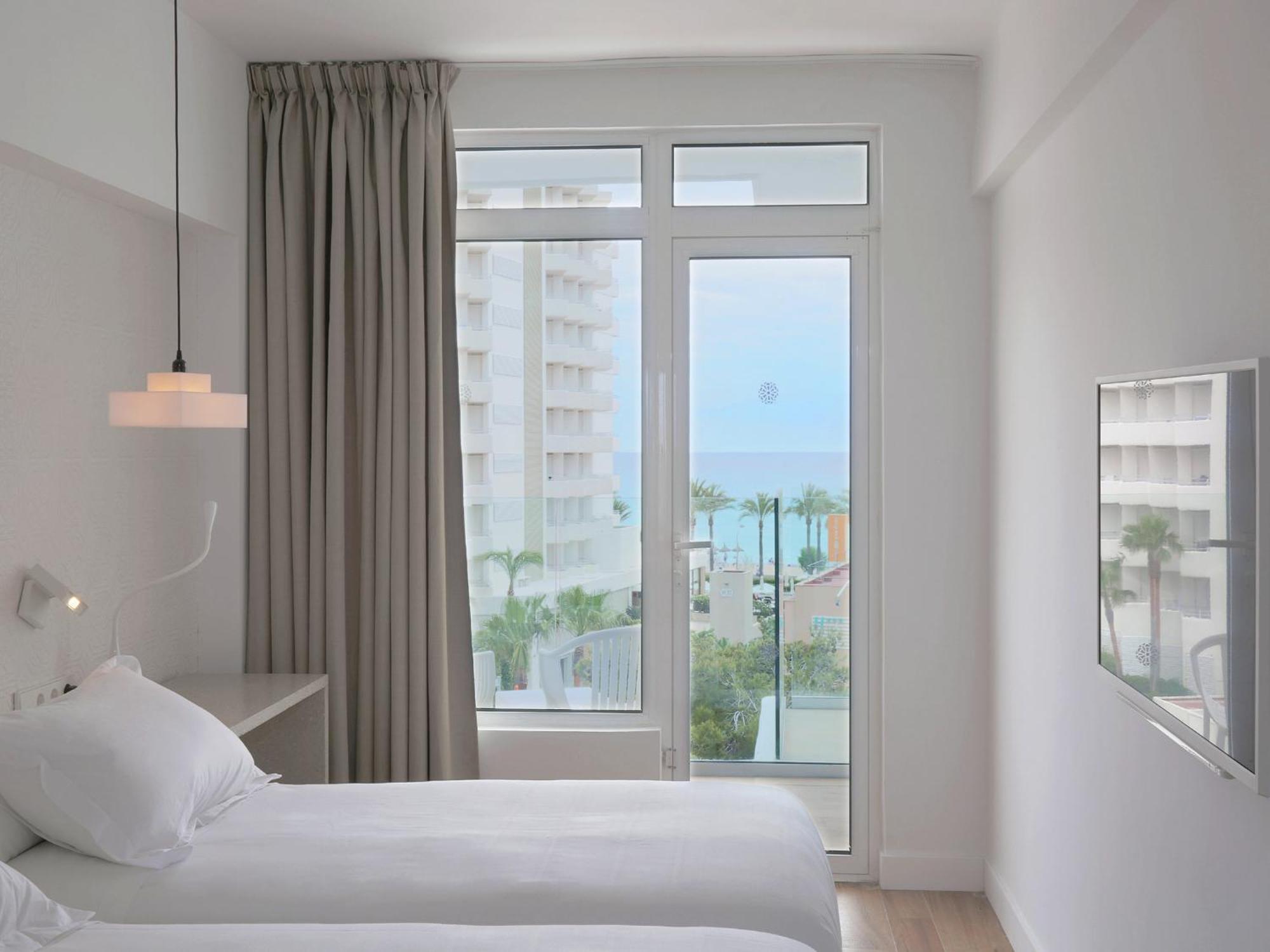 Chambre Lits Jumeaux - Vue Partielle sur Mer