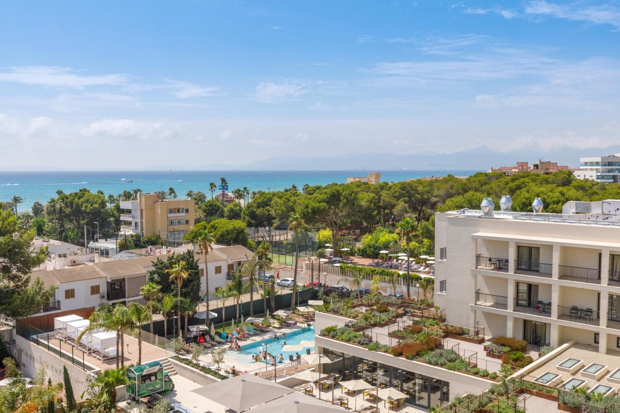 Double or Twin Room Pool View