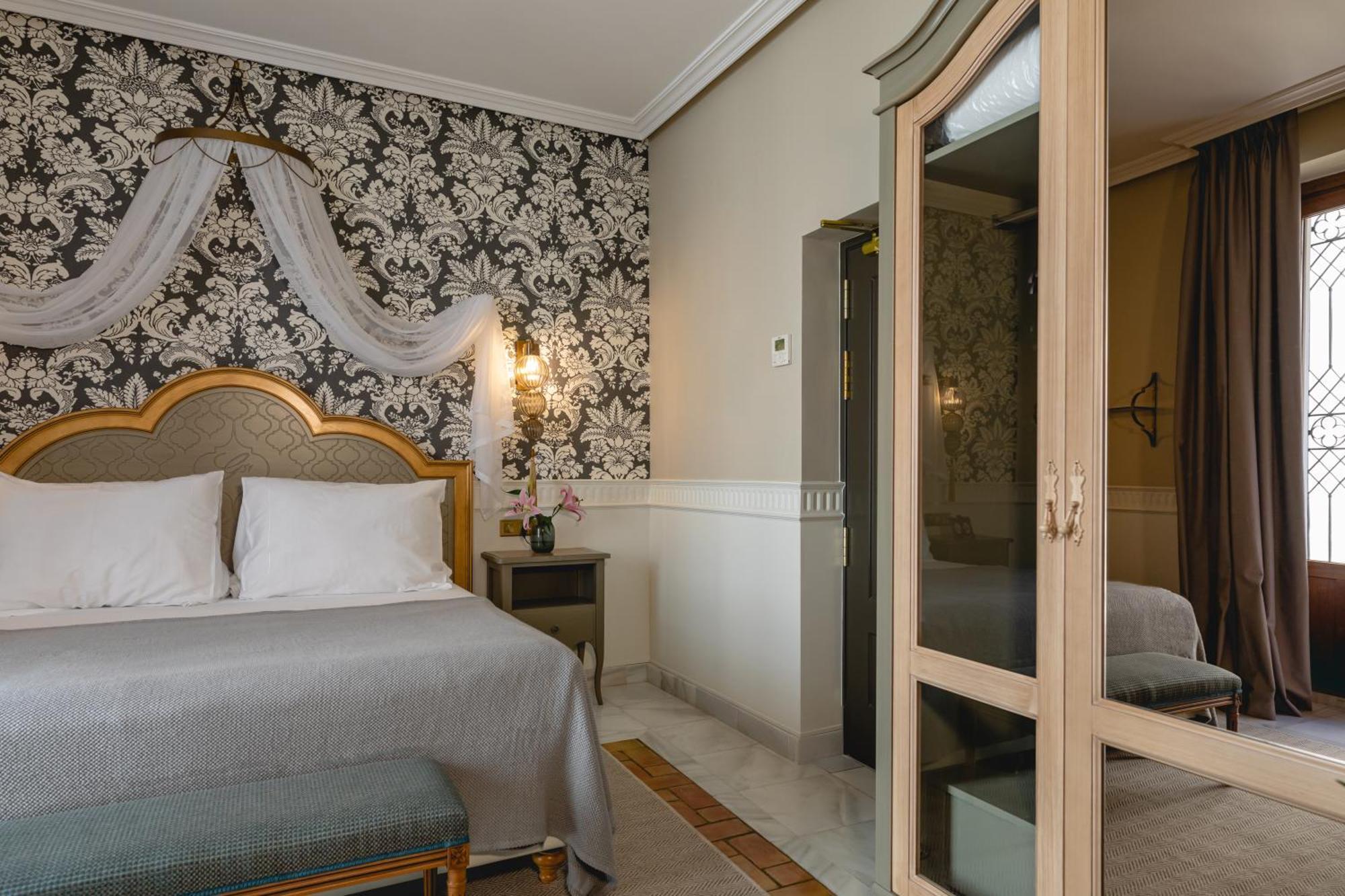 Superior Room,1586107330:JPEG