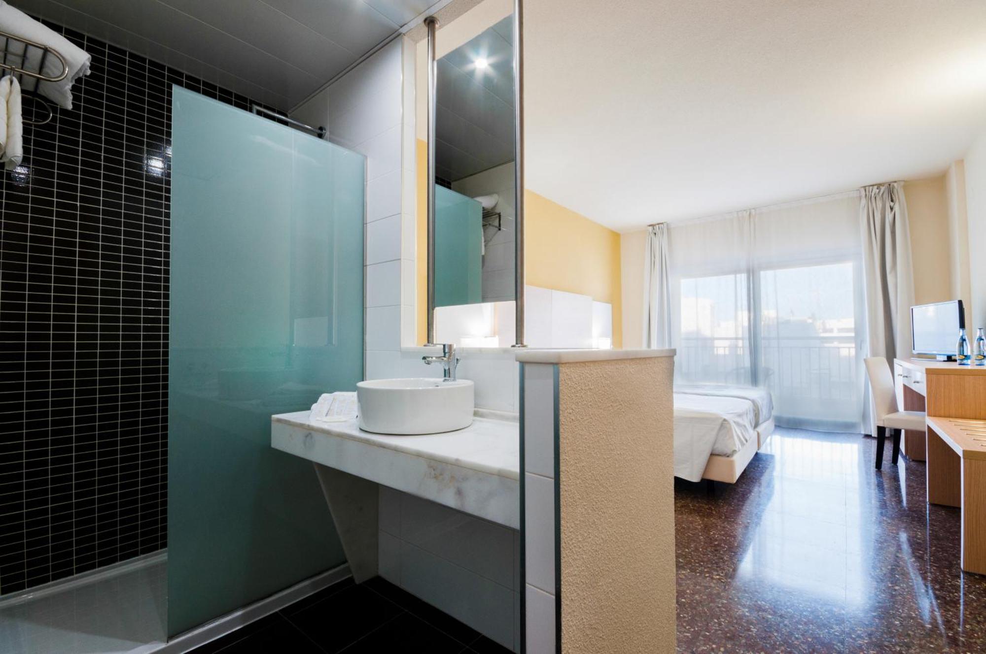 Large Double or Twin Room
