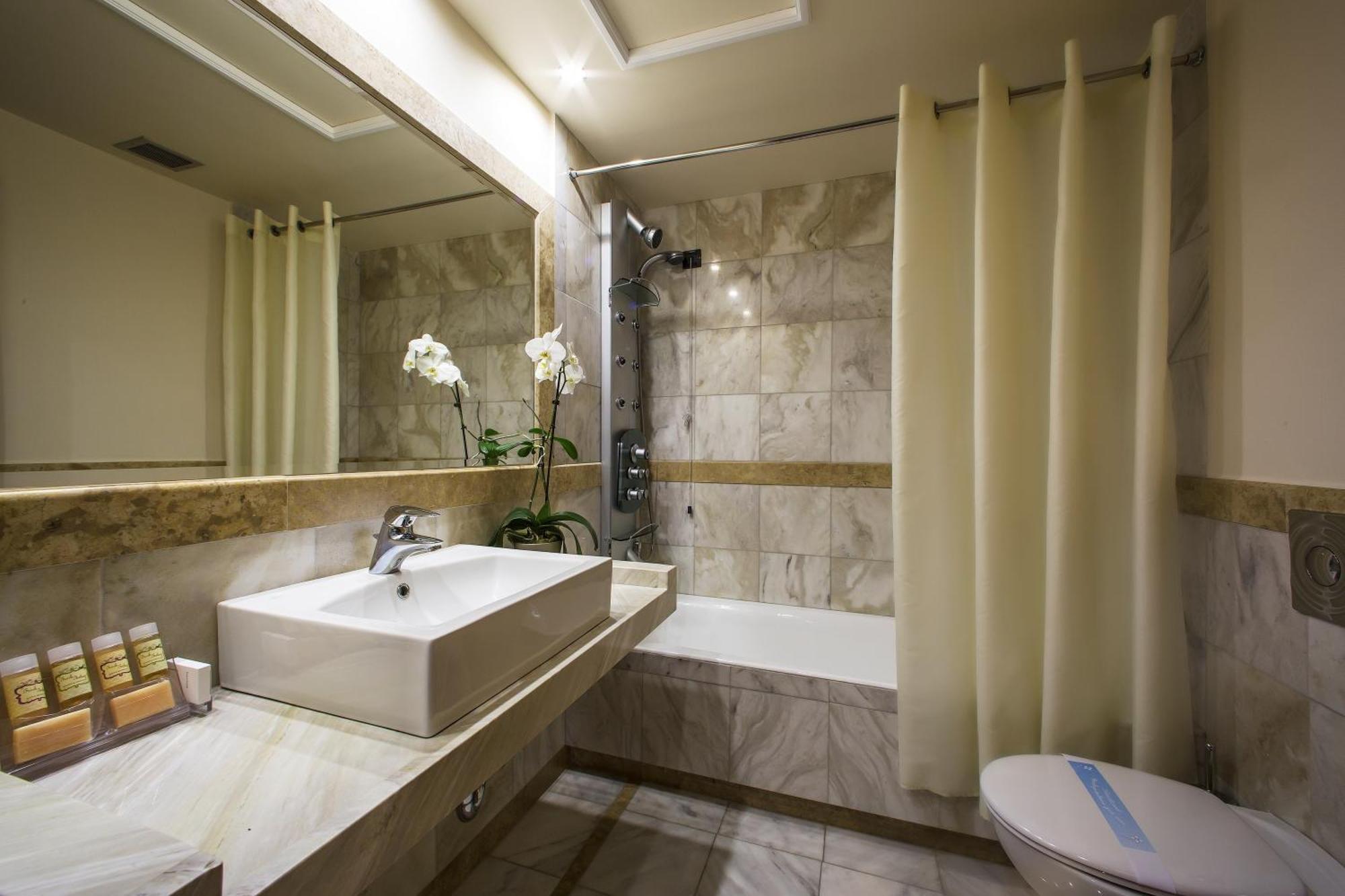 Quarto Superior com Cama de Casal ou 2 de Solteiro