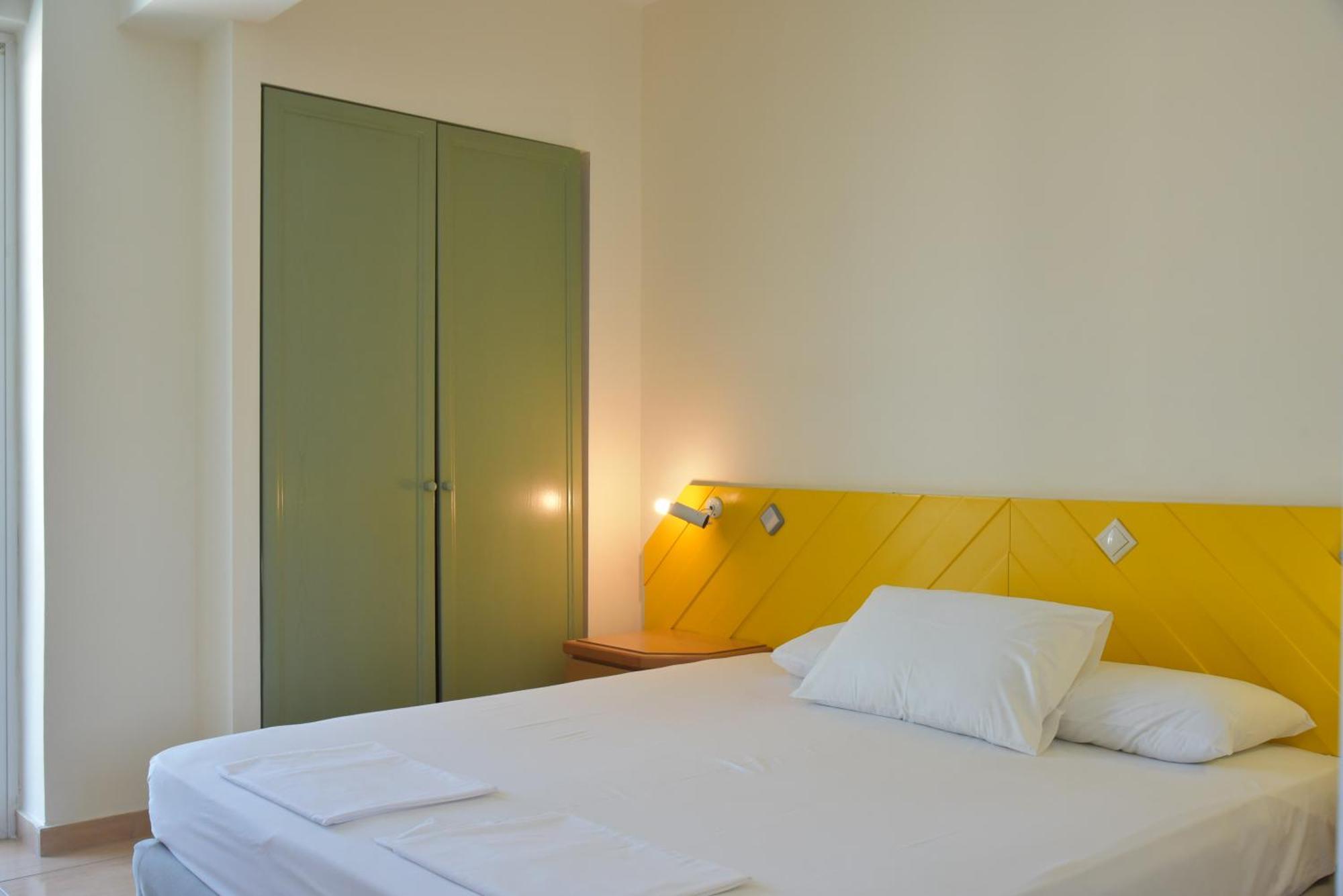 One-Bedroom Apartment Sea View