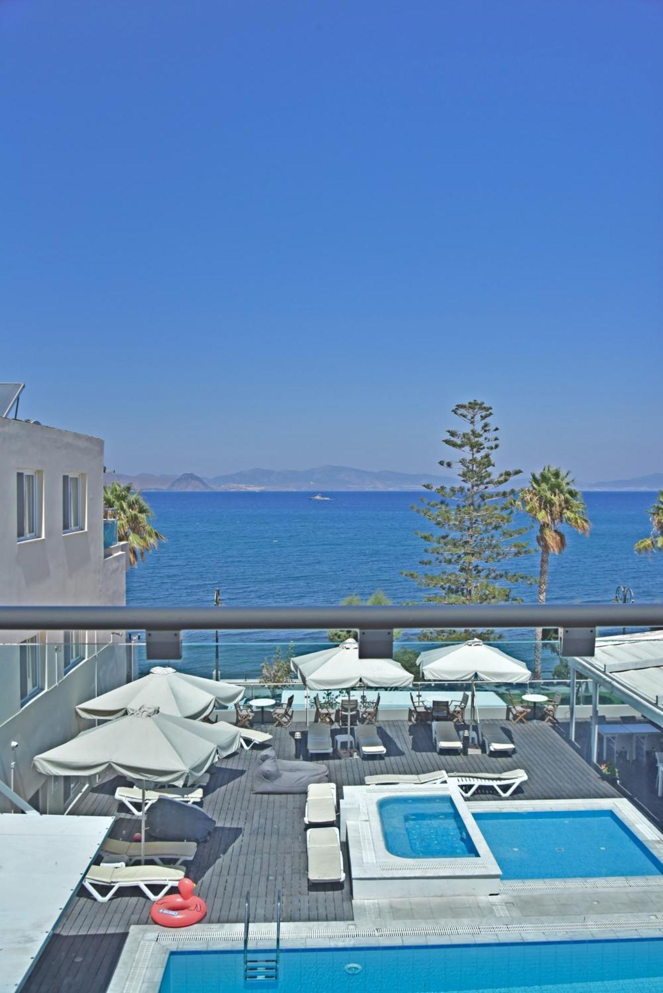 One-Bedroom Apartment Sea View