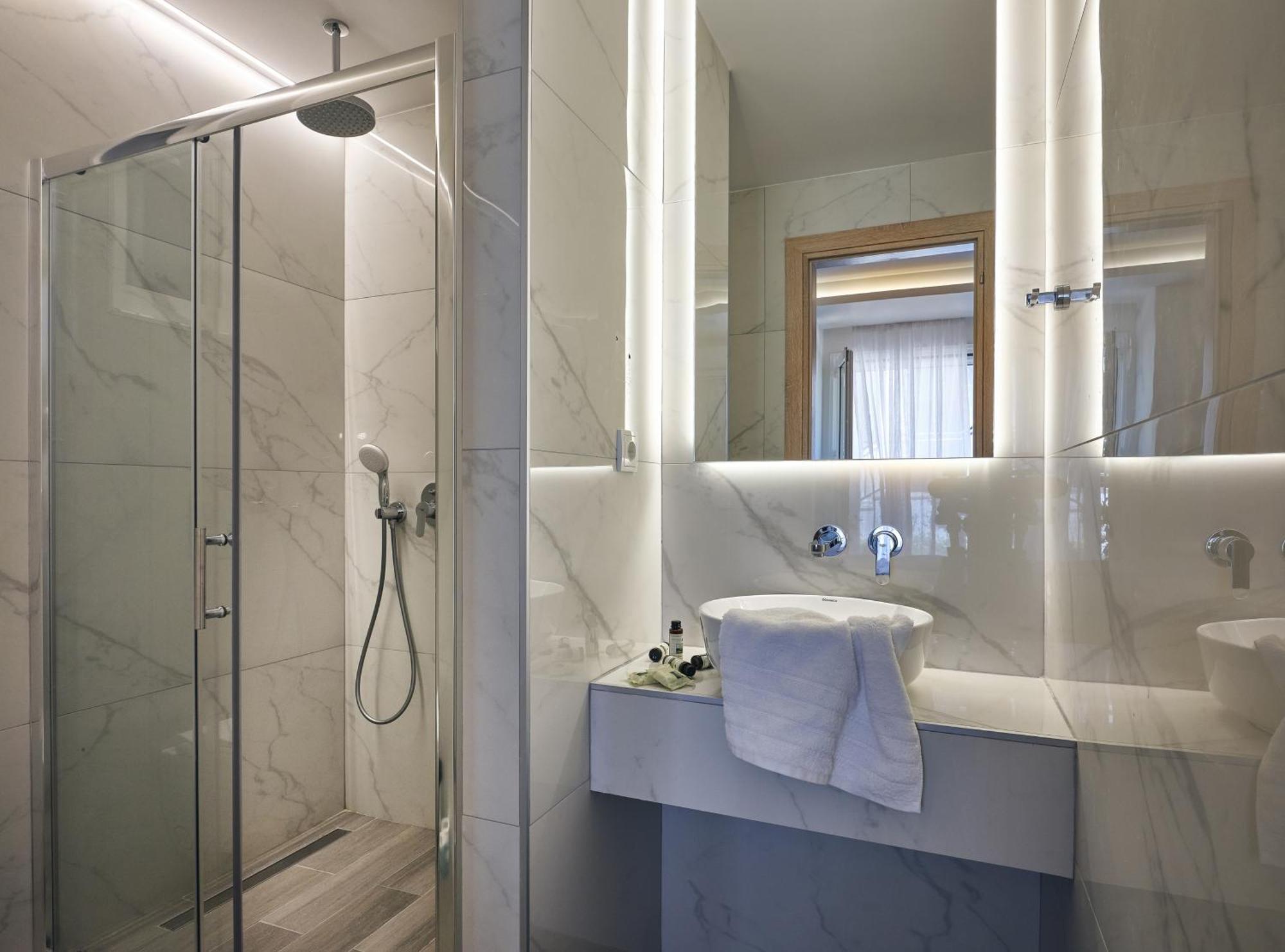 One-Bedroom Apartment,1208078377:JPEG