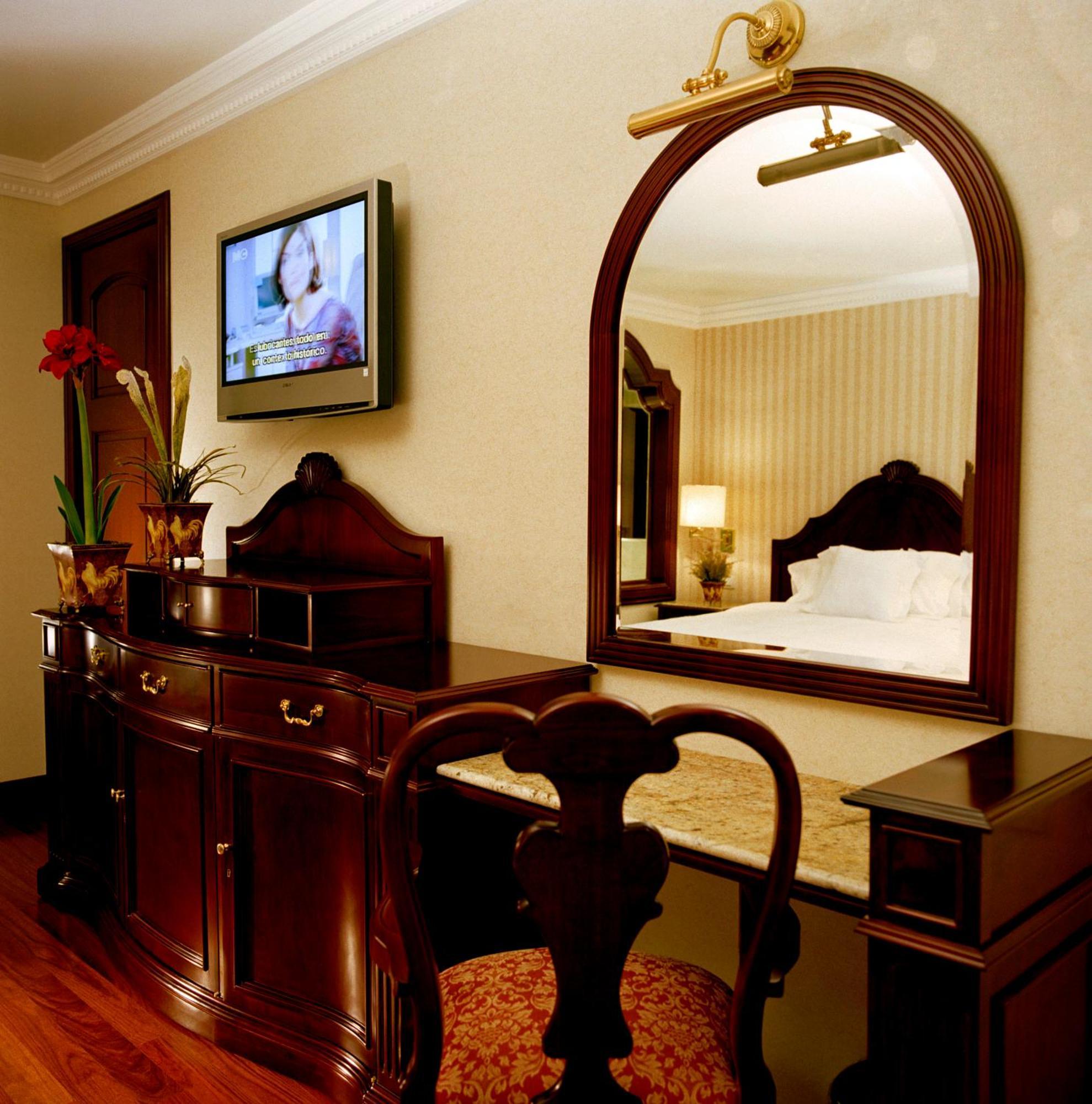 Suite Deluxe Park View King Bed