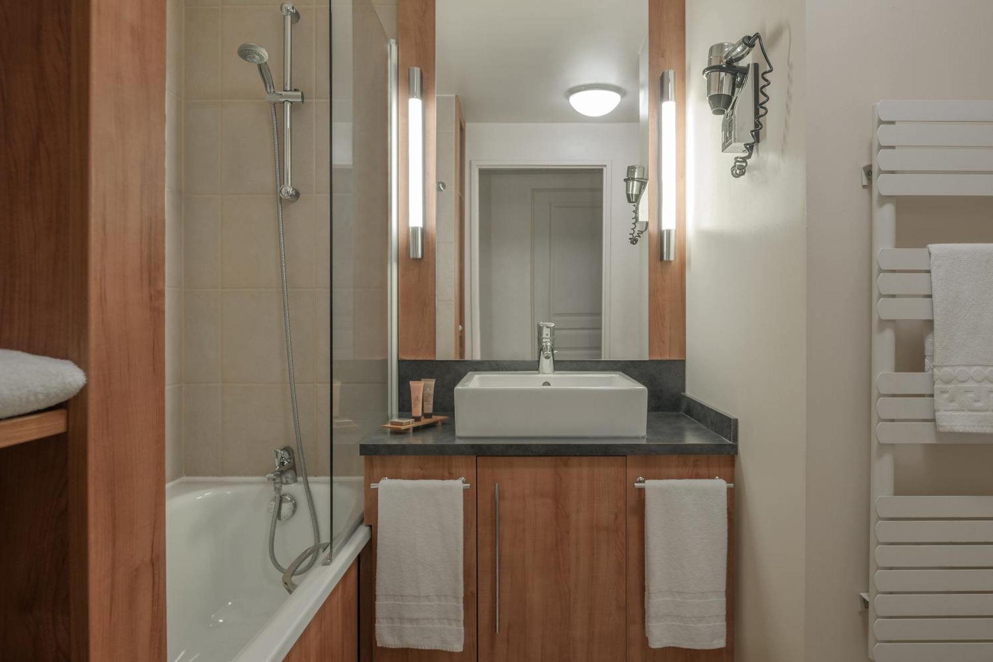 One-Bedroom Appartment Seine River View,1534464376:JPEG