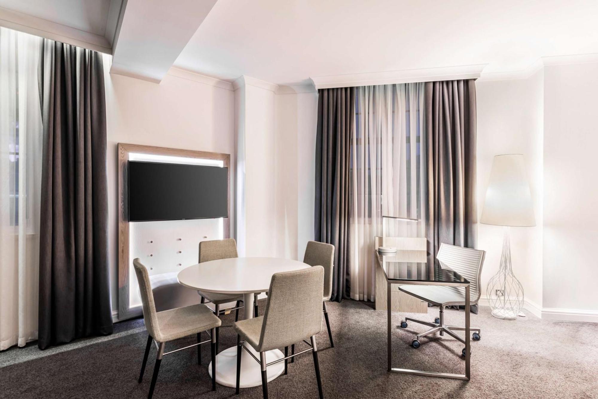 Junior Suite Cathedral View