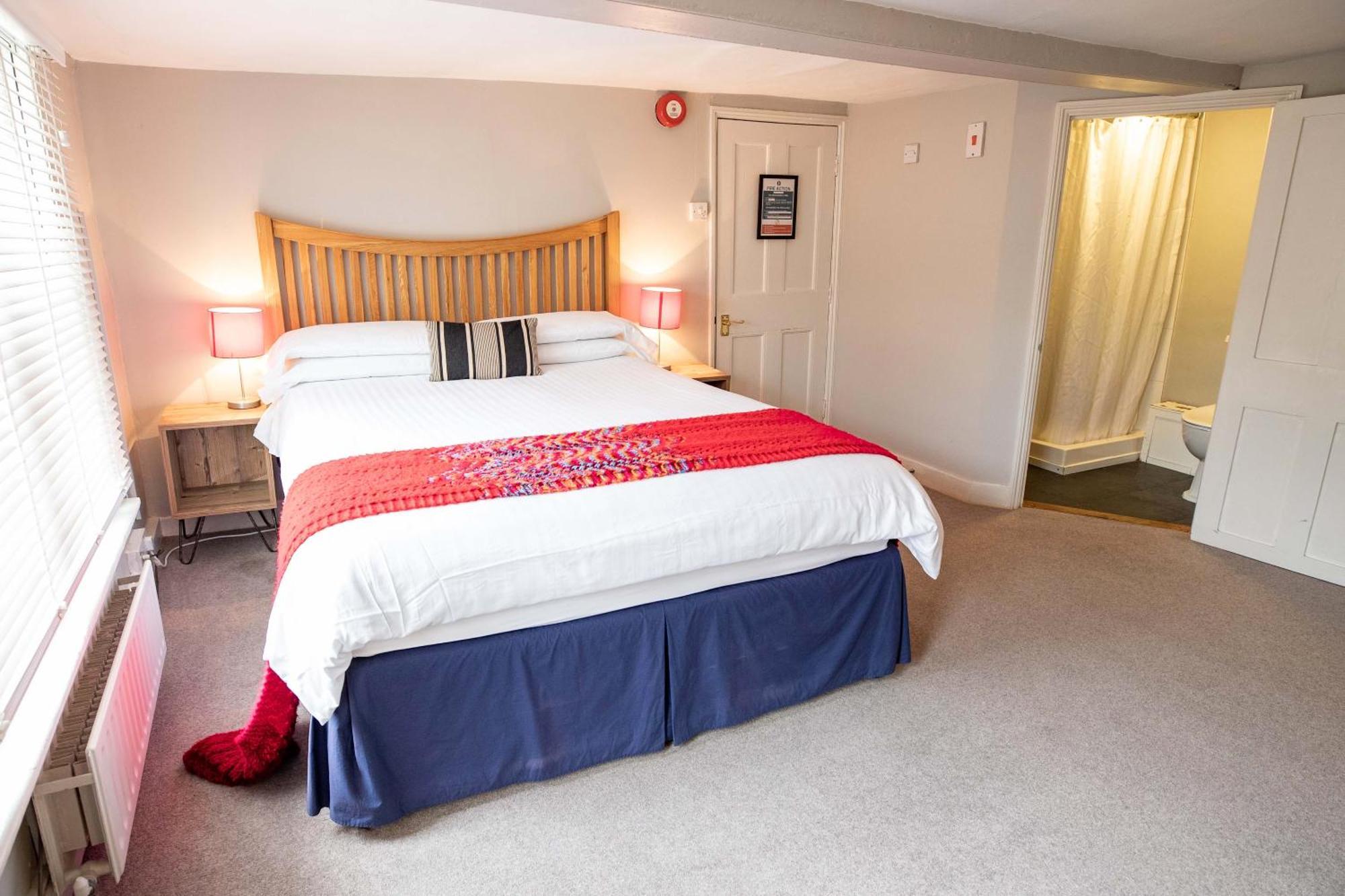 Double Room Private Bathroom