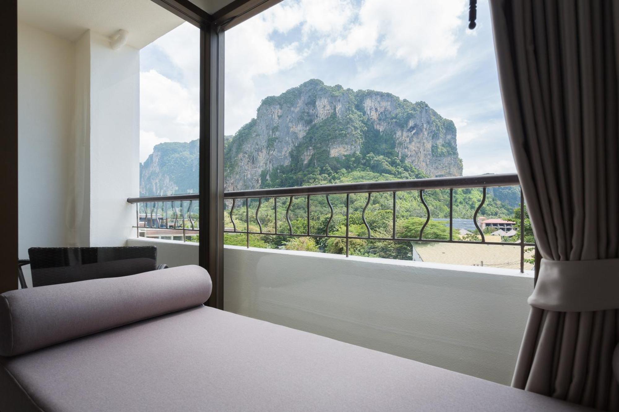 Superior Double or Twin Room Mountain View