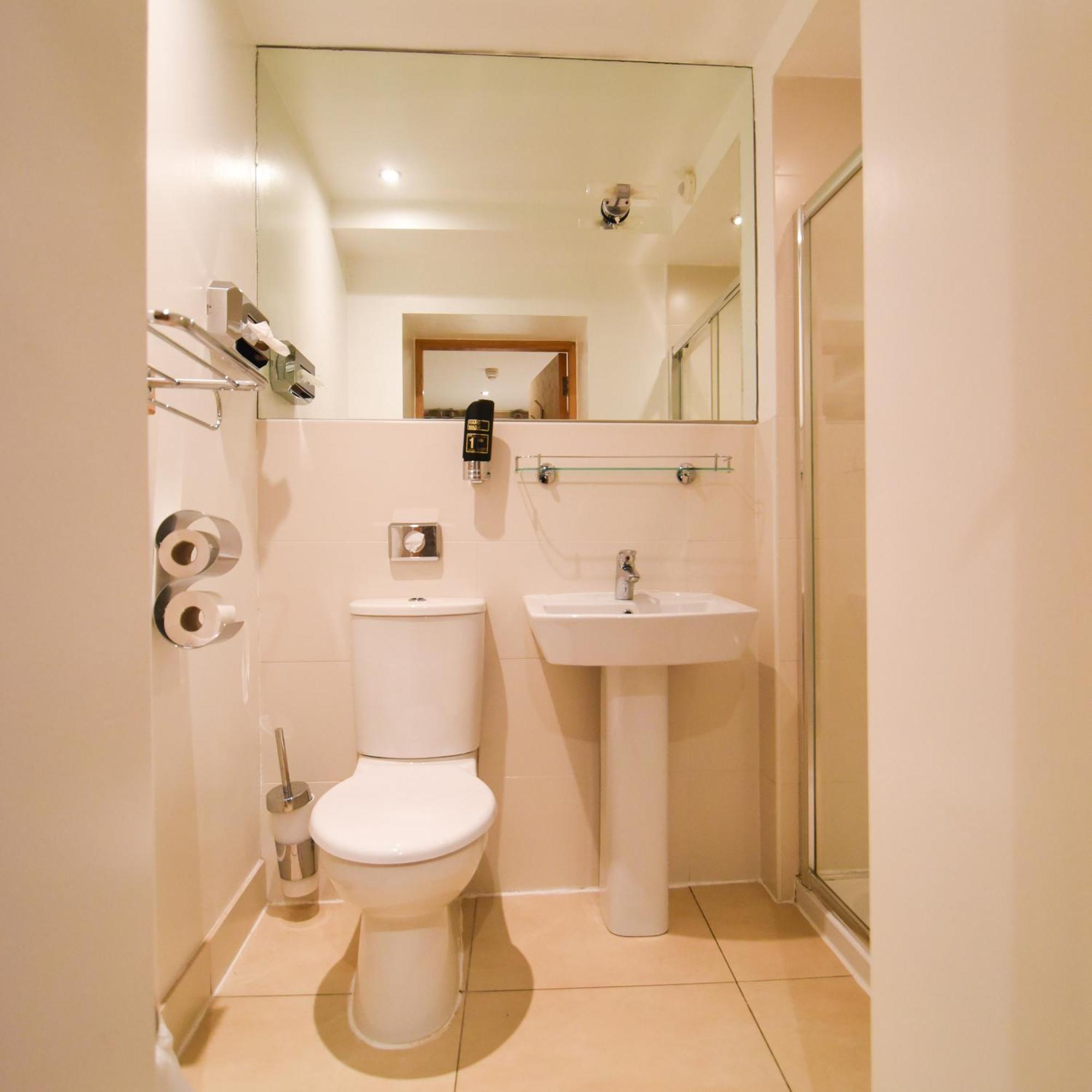 Premium Tweepersoonskamer met 2 Aparte Bedden en een Balkon met Uitzicht op Zee