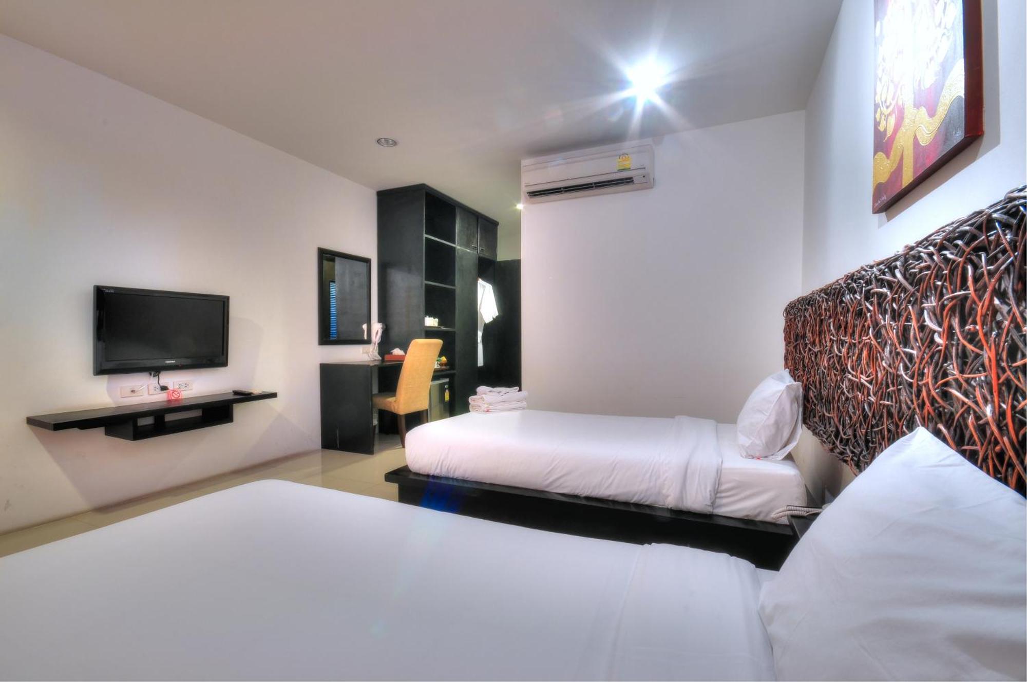 Deluxe Double or Twin Room Pool View