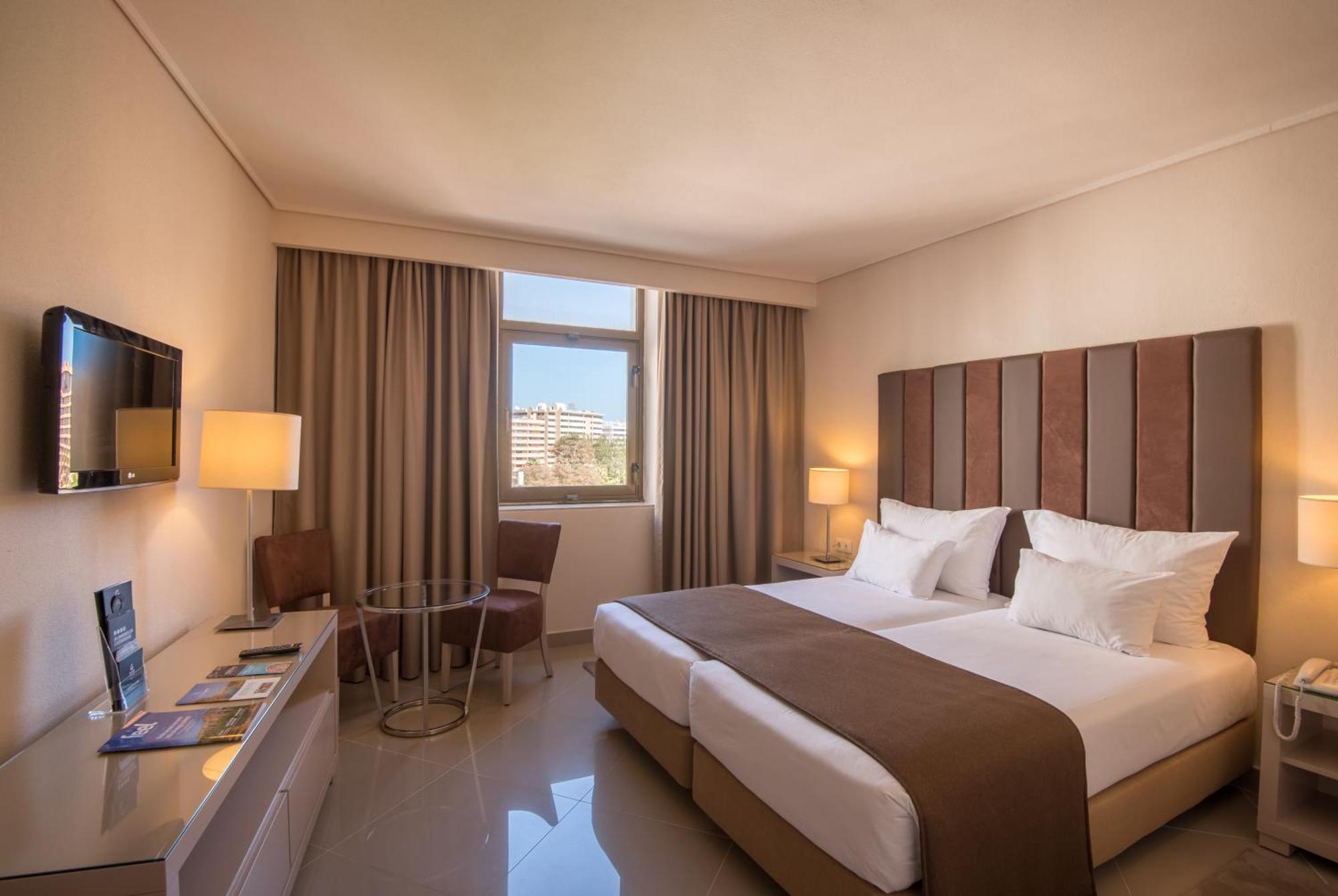 Twin Room,1643755037:JPEG