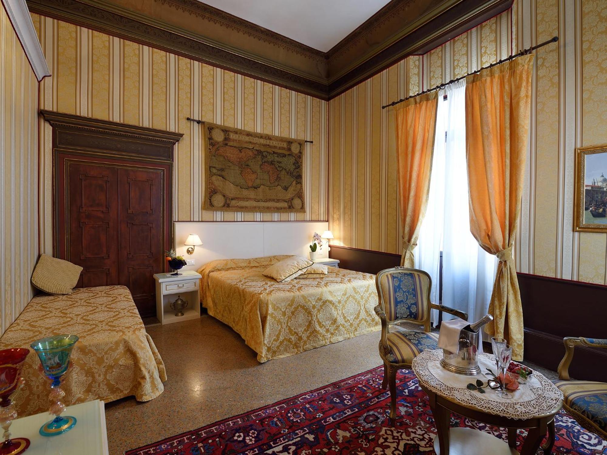 Superior Double Room Canal View