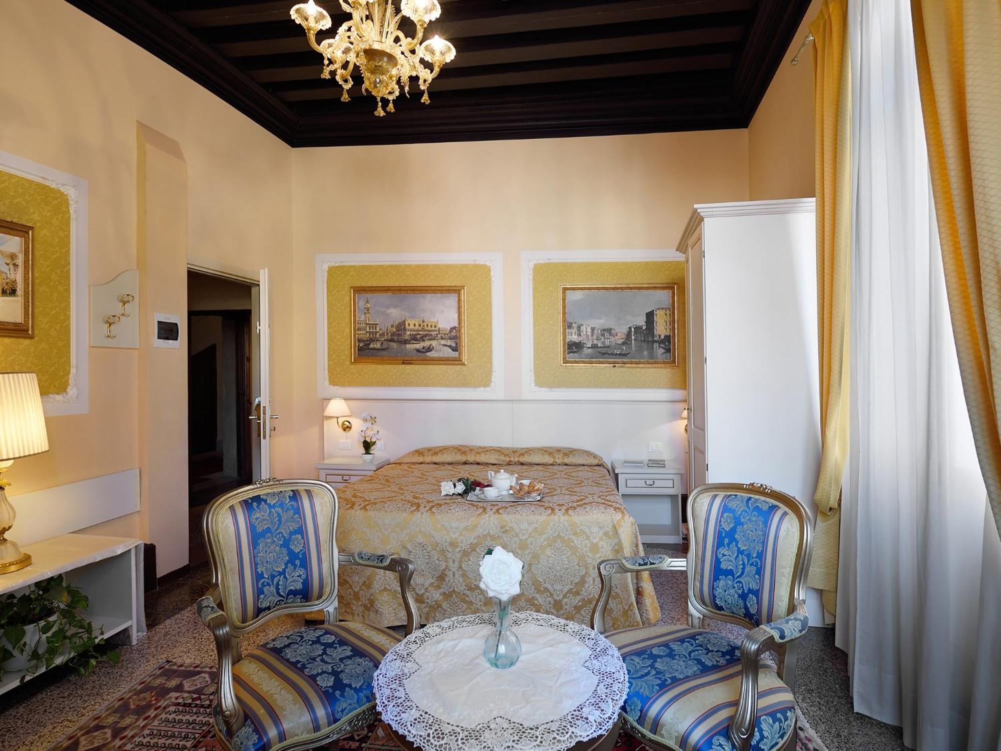 Superior Double Room Canal View