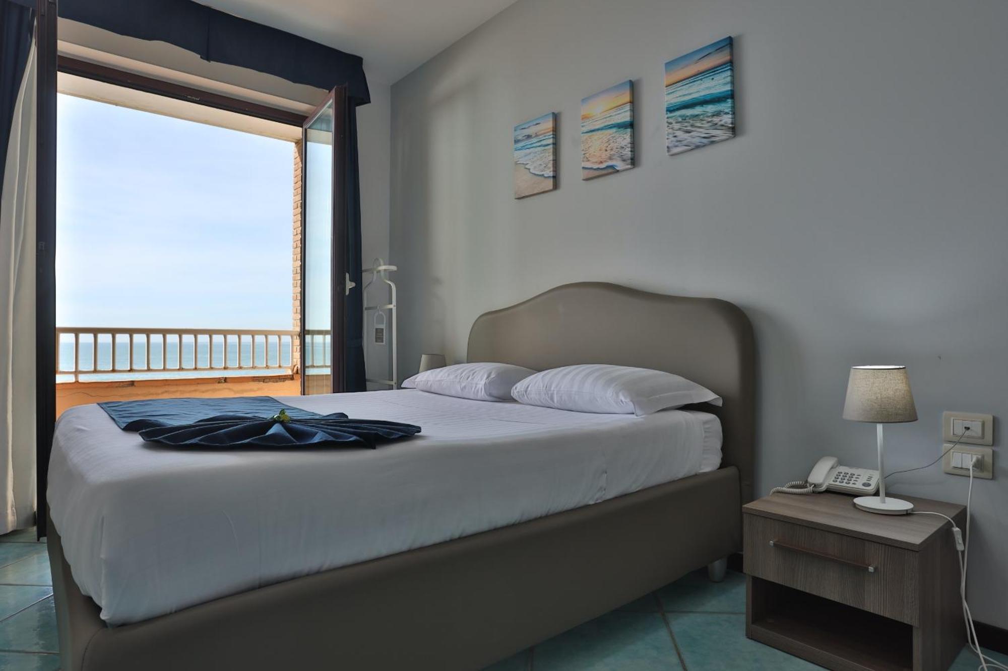 Double or Twin Room Sea View