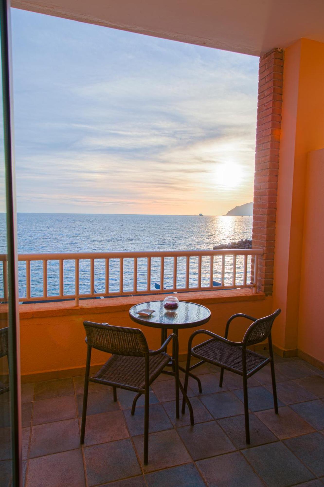 Double or Twin Room Sea View