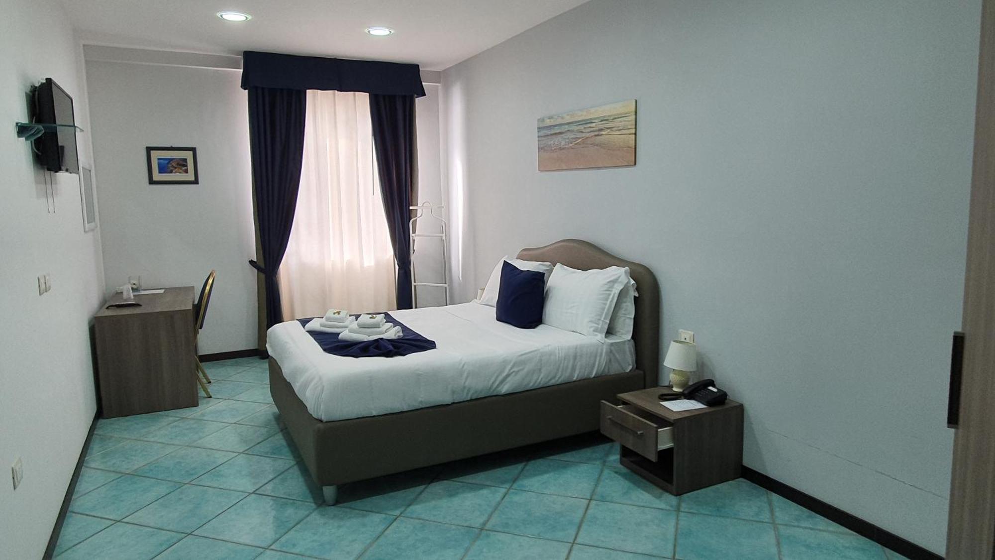 Double or Twin Room Sea View