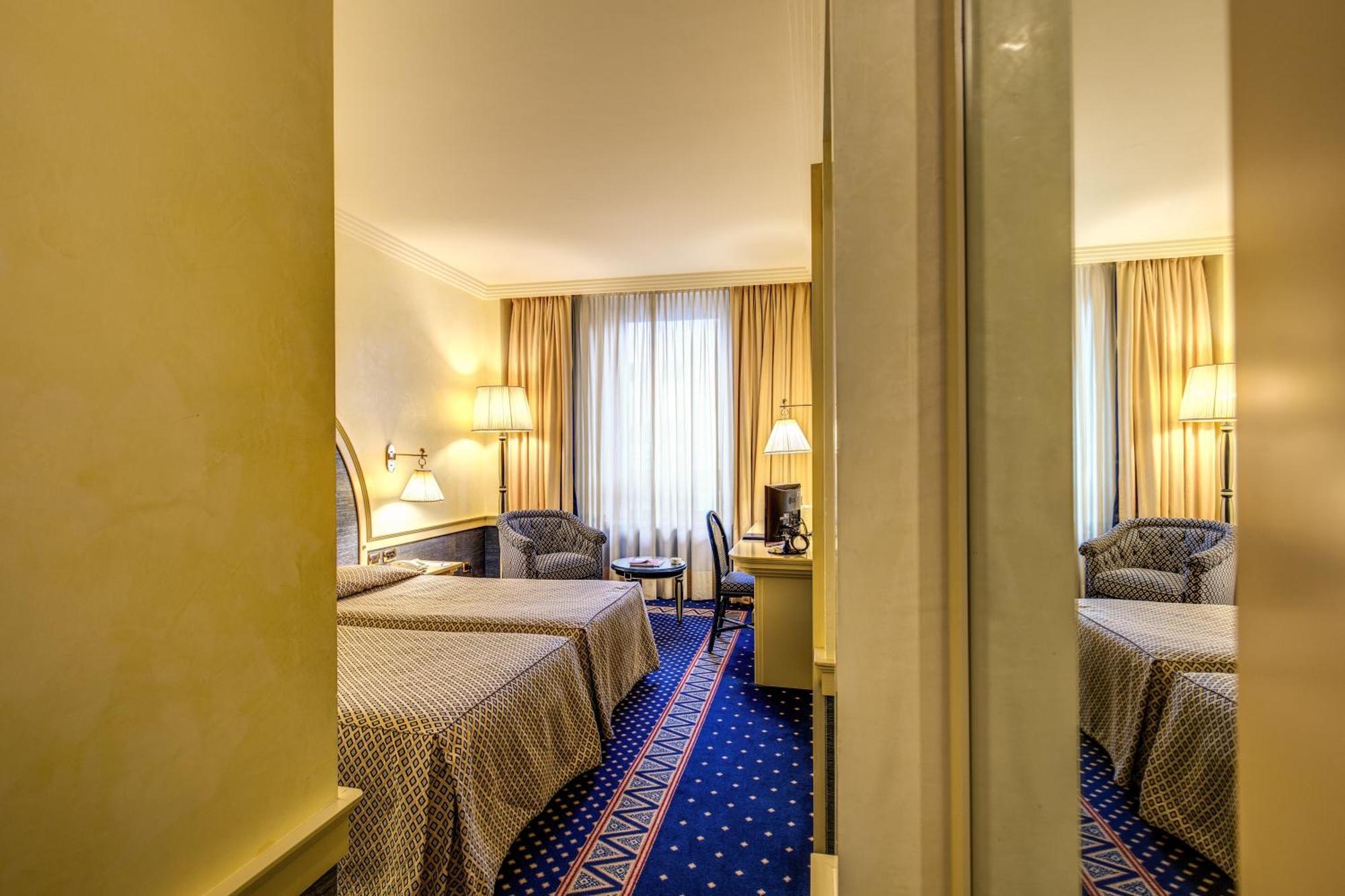 Quarto com Cama de Casal ou 2 de Solteiro