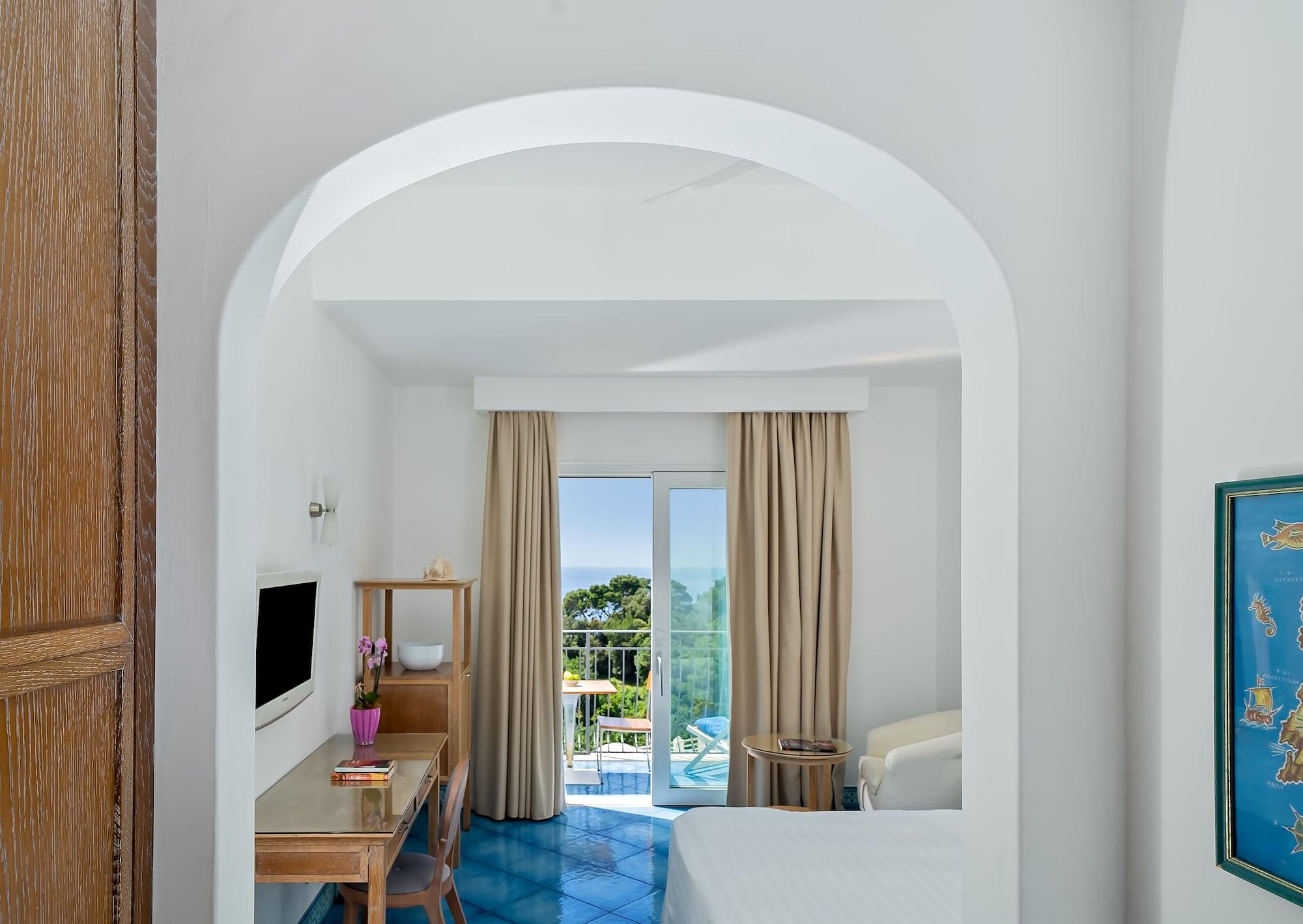 Deluxe Room Top Floor Sea View balcony