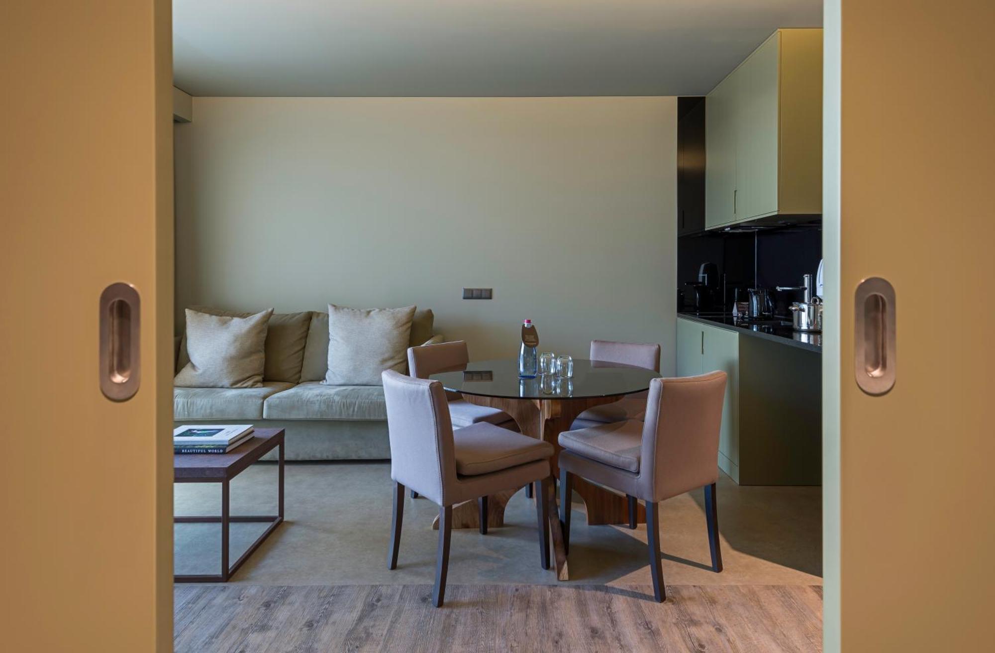 Courtyard Suite