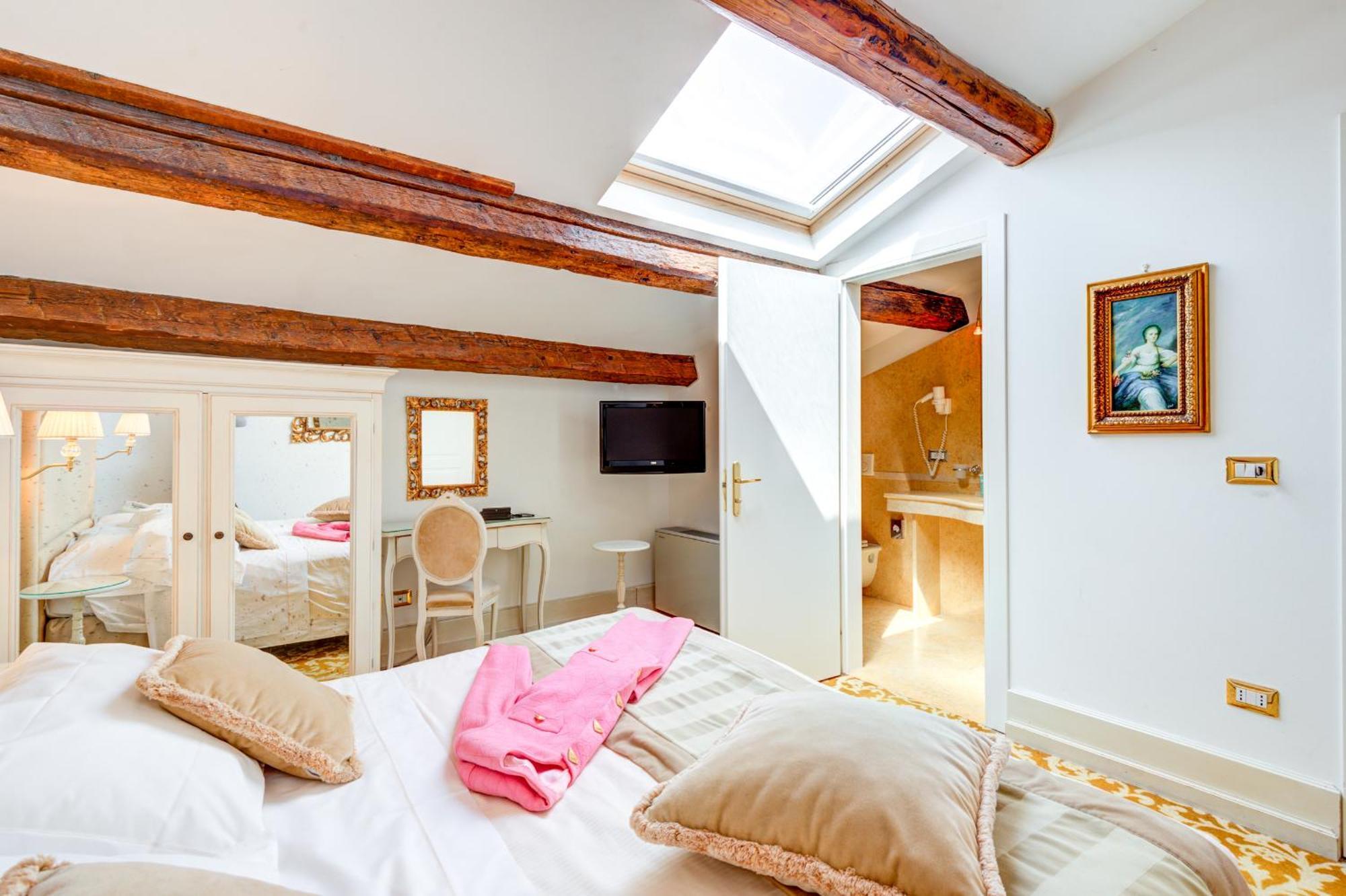 Classic Double Room