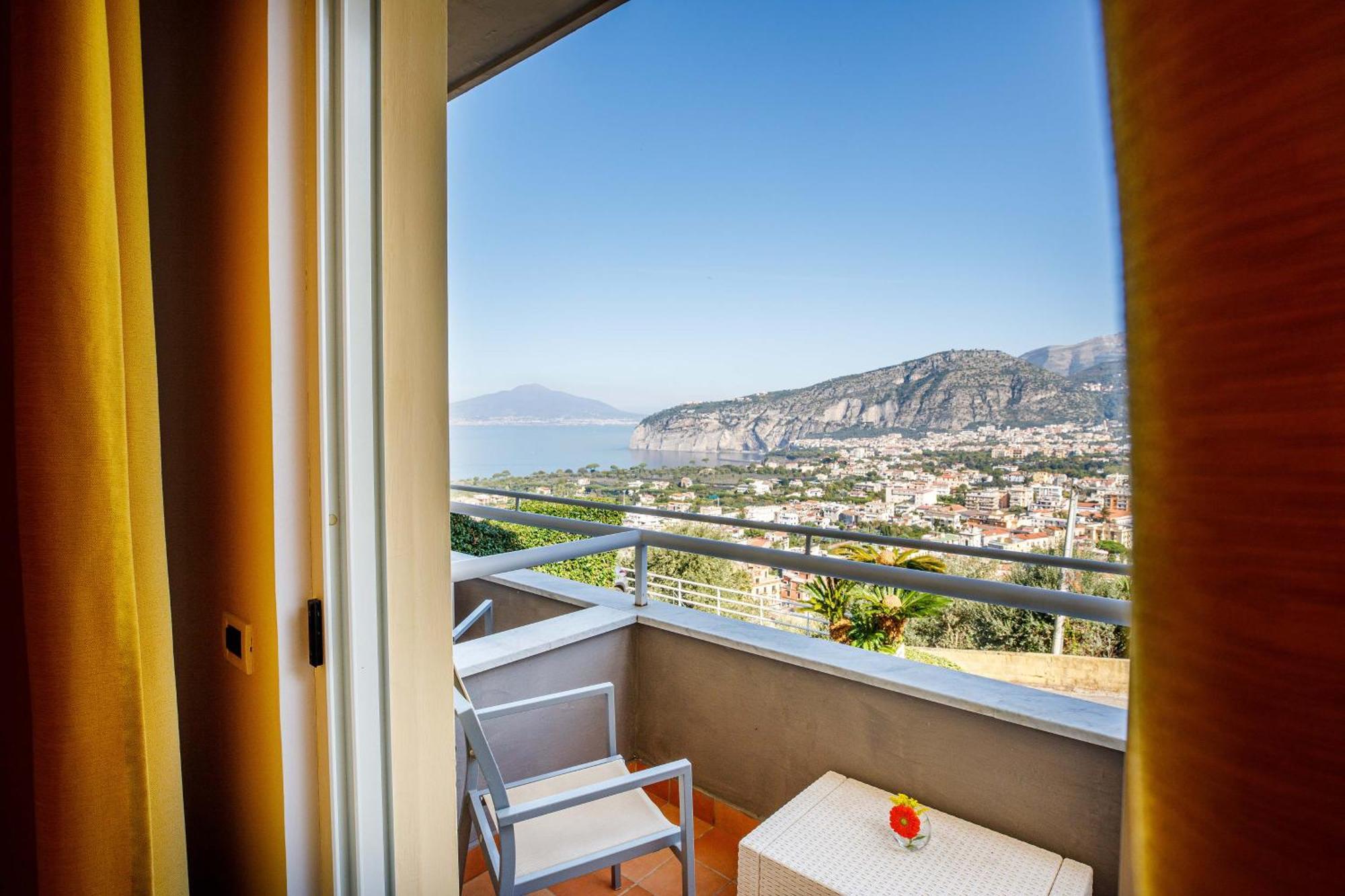 Double or Twin Room Side Sea View