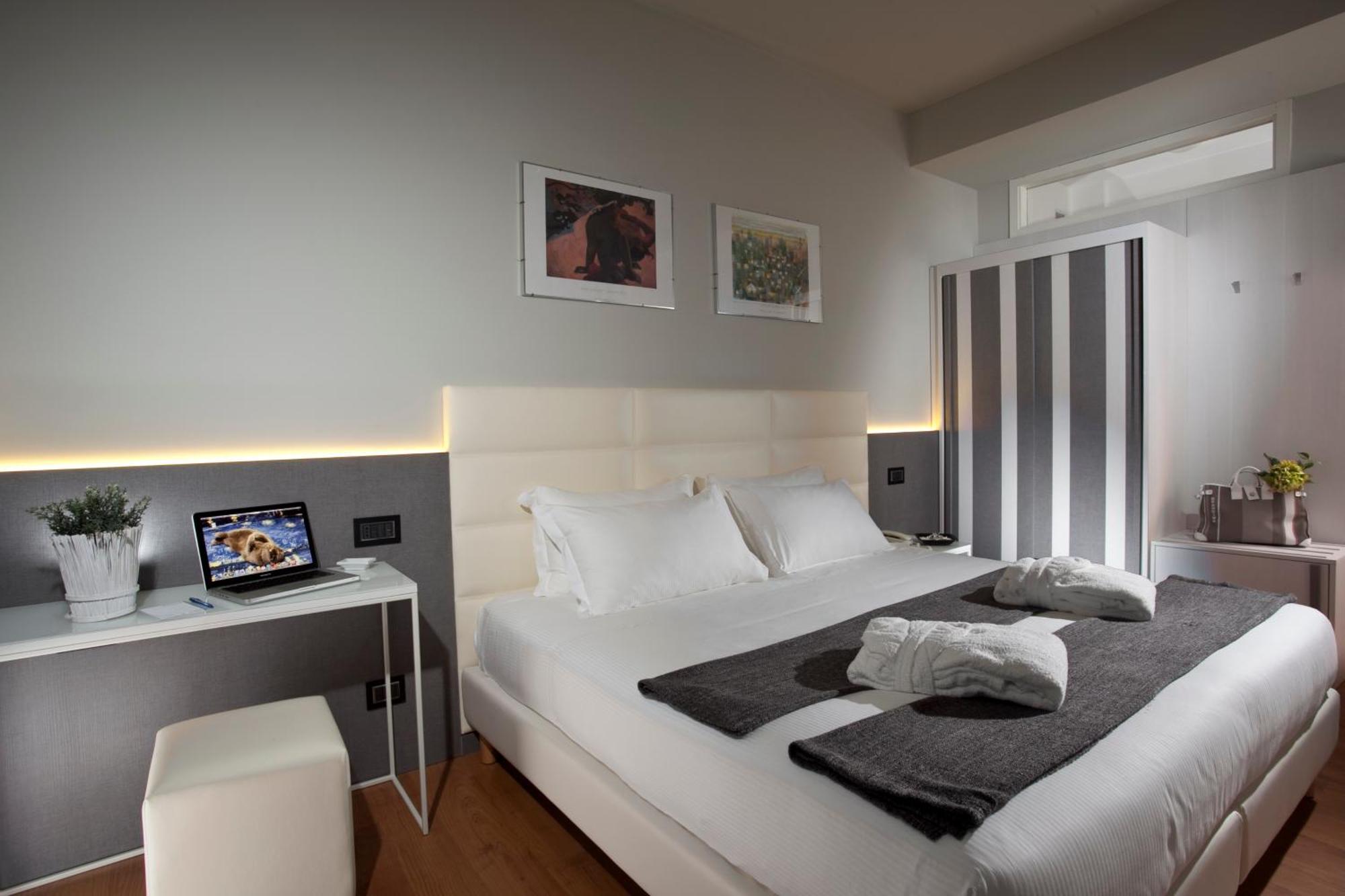 Double or Twin Room Sea View