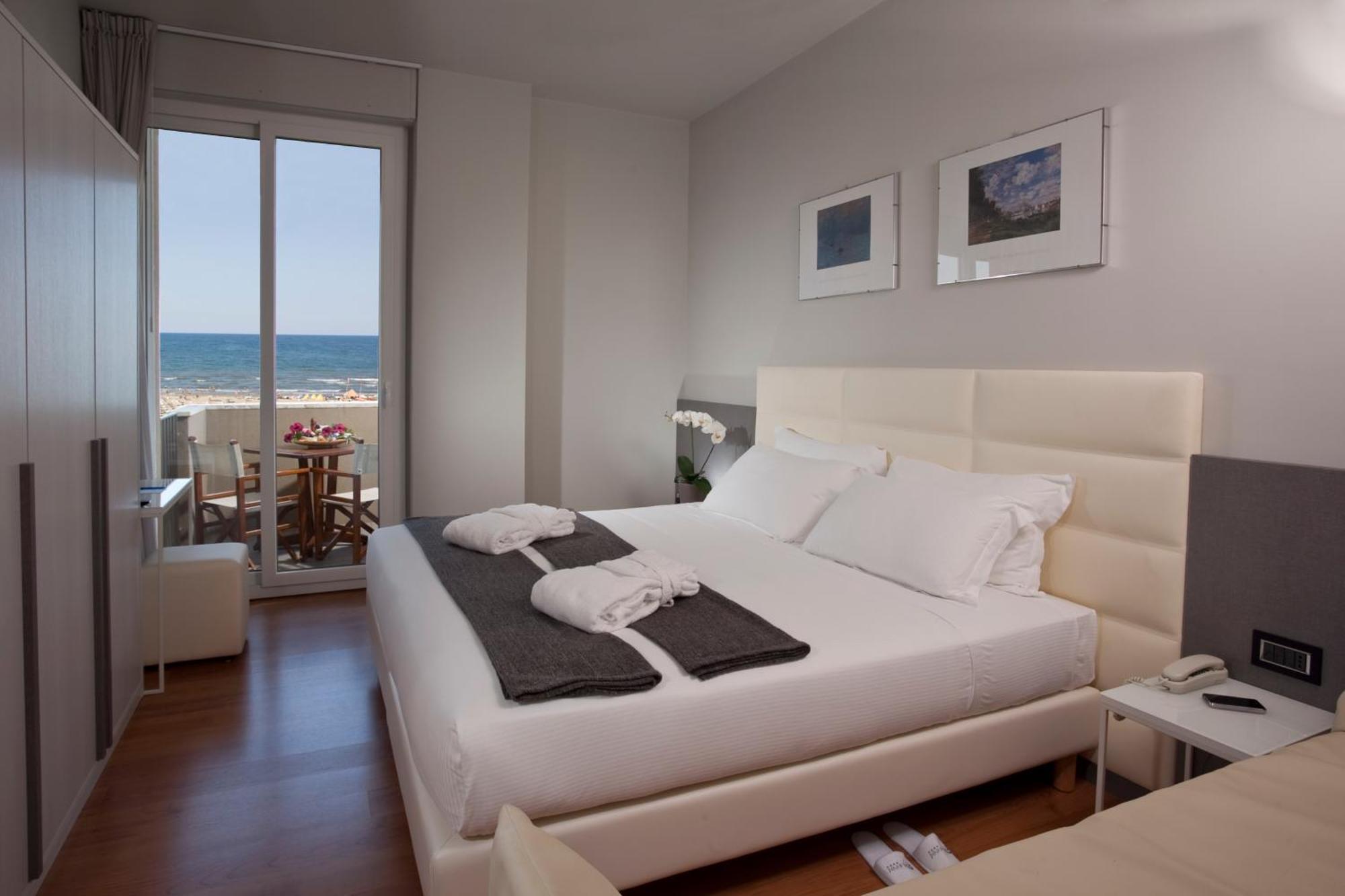 Double or Twin Room Sea View