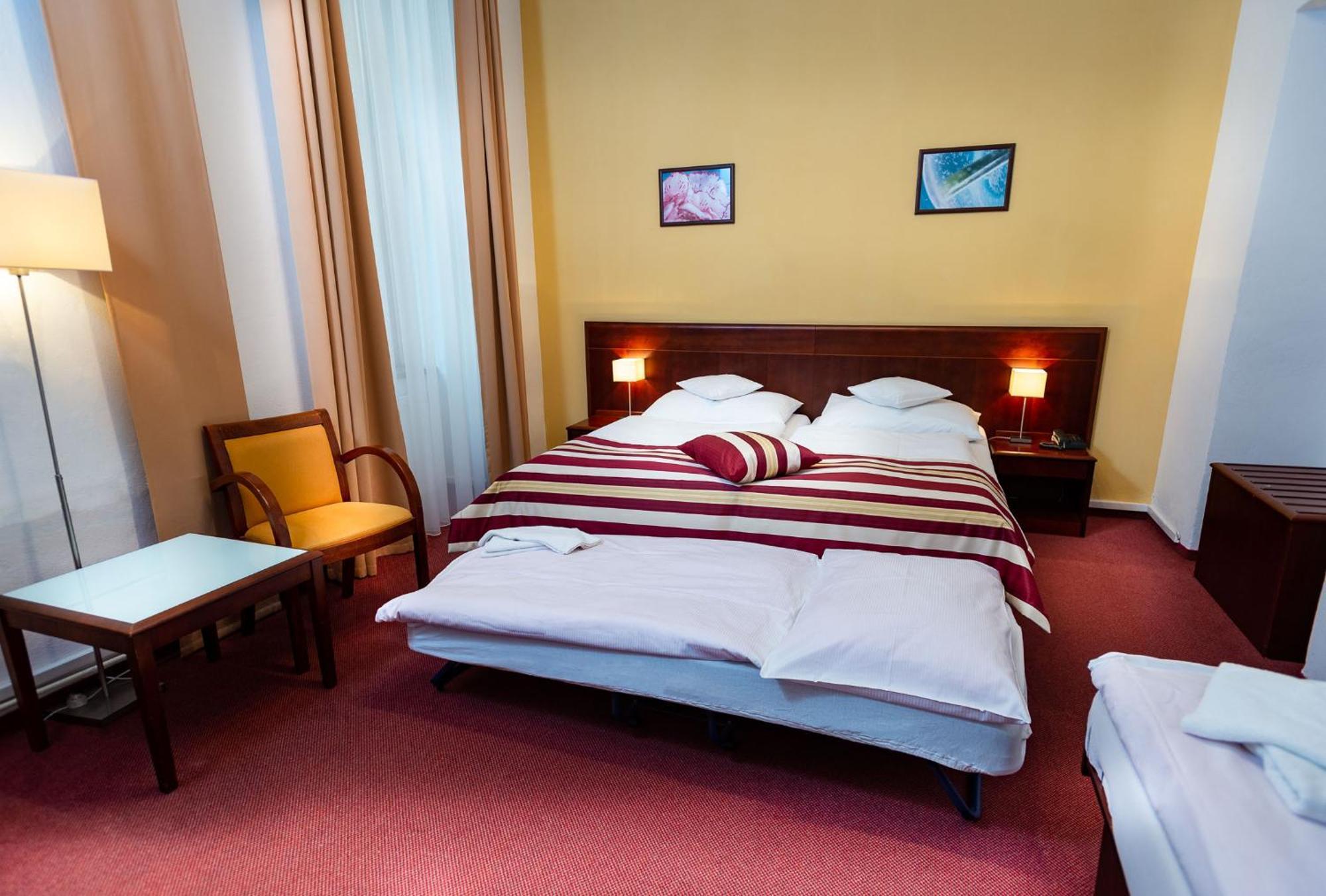 Double Room 2 Extra Beds